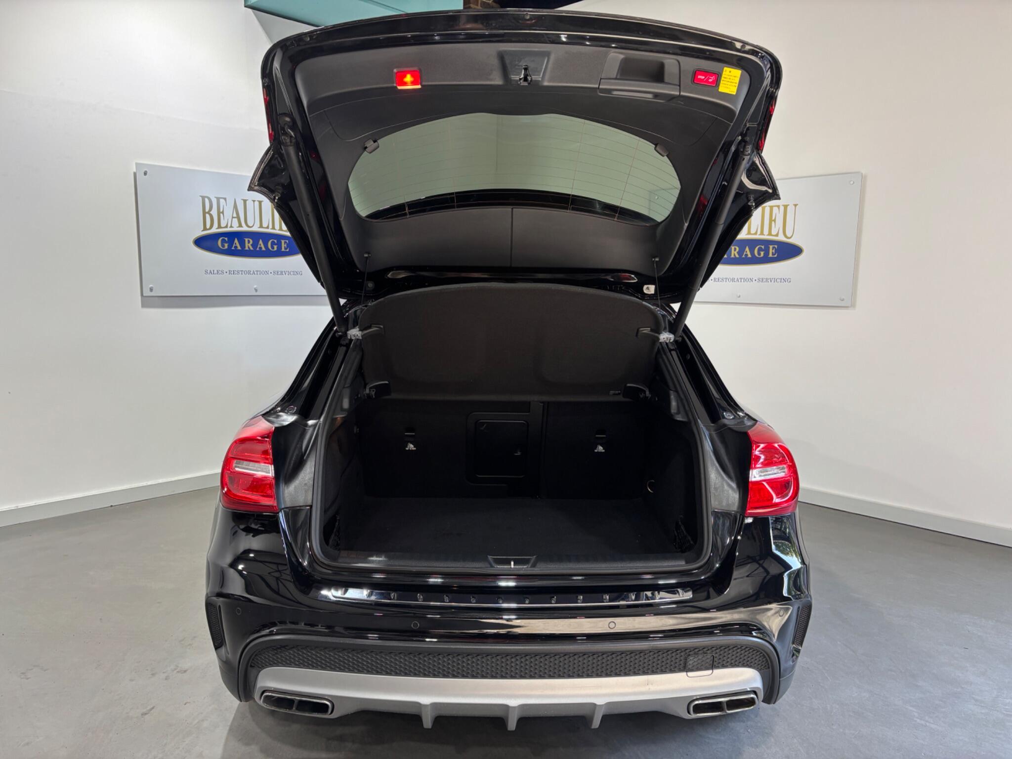 Mercedes-Benz Gla view 67