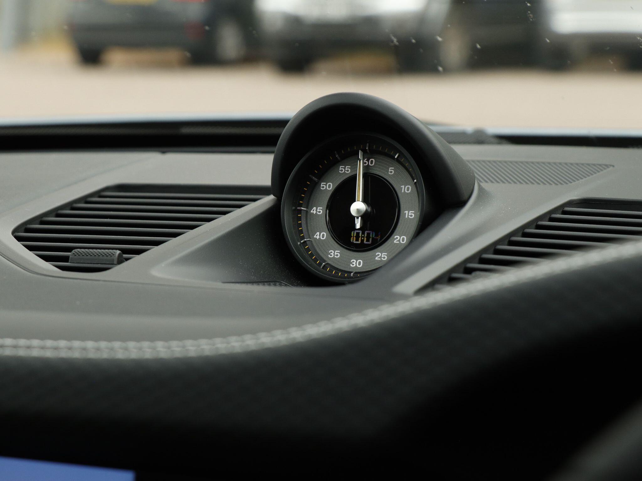 Porsche 911 view 13