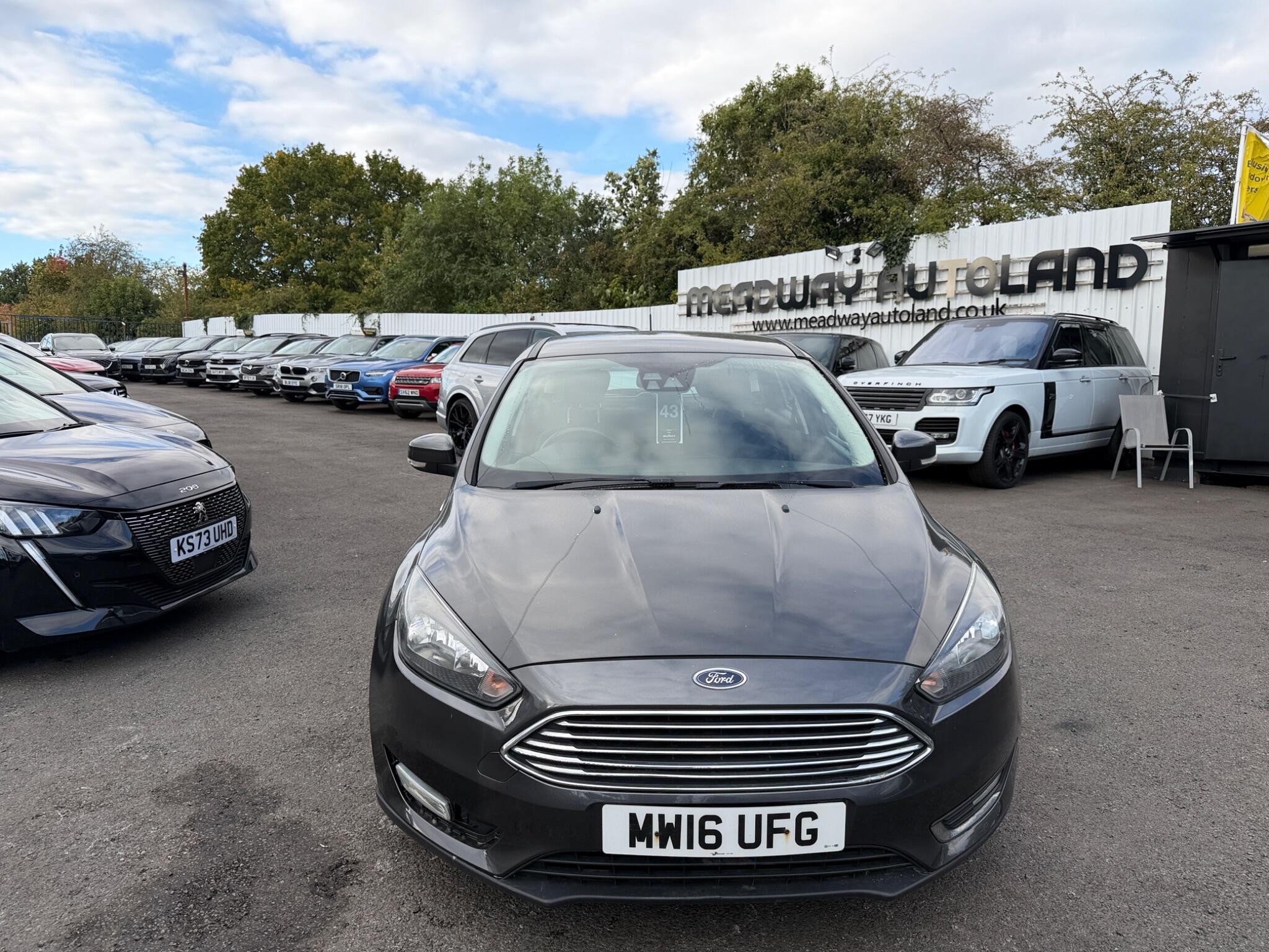 Ford Focus view 2