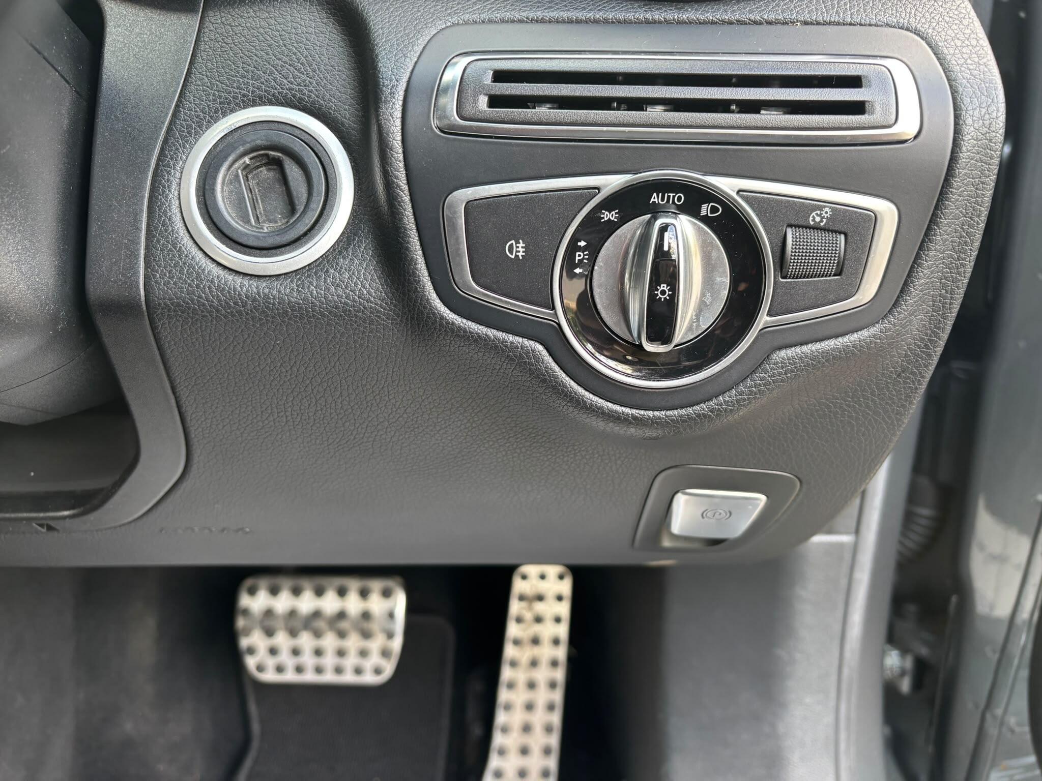 Mercedes-Benz C-Class view 23