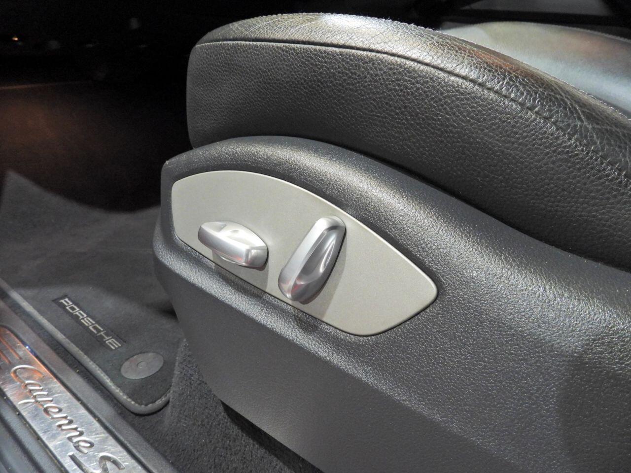 Porsche Cayenne view 36