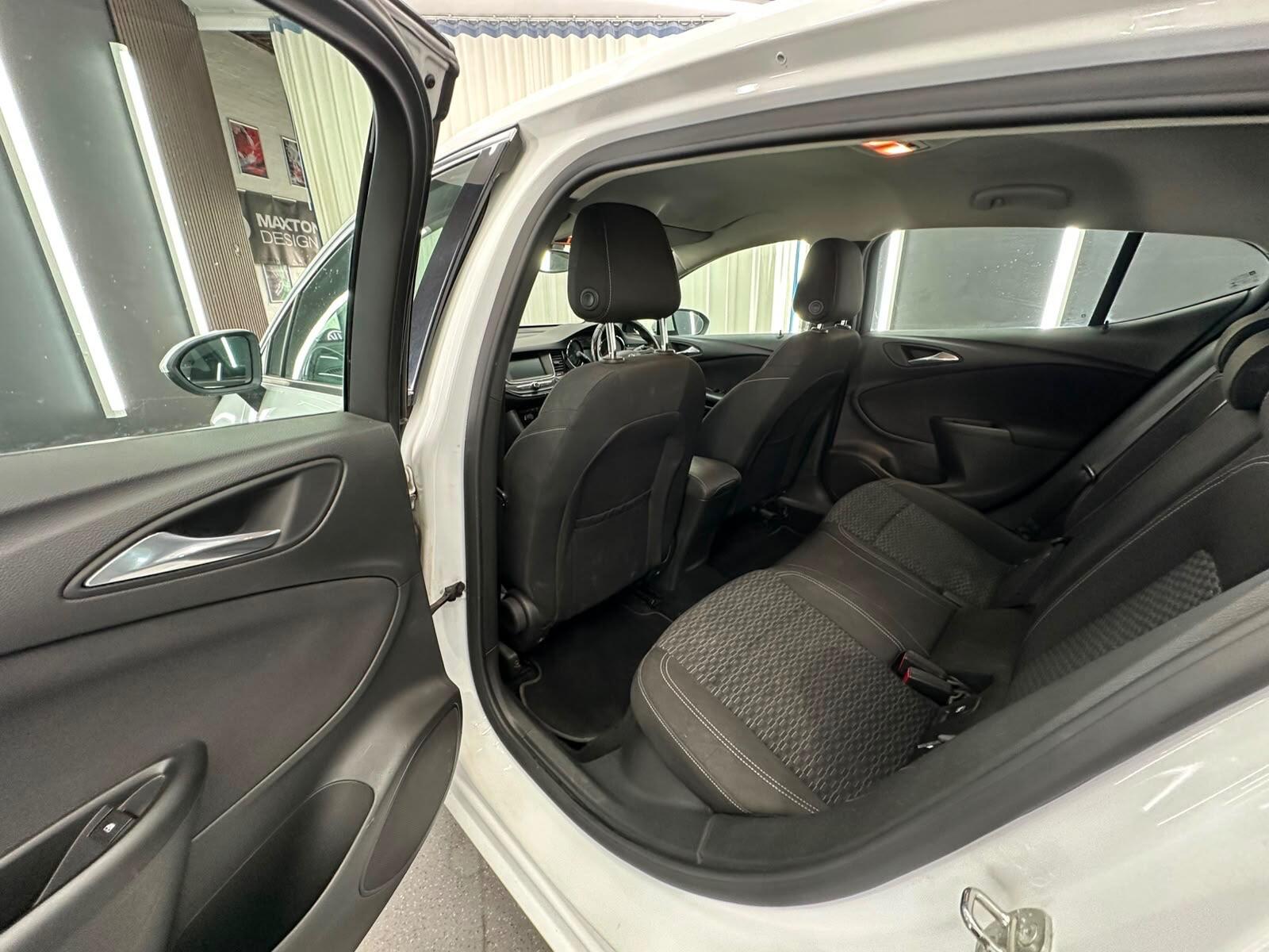 Vauxhall Astra view 24