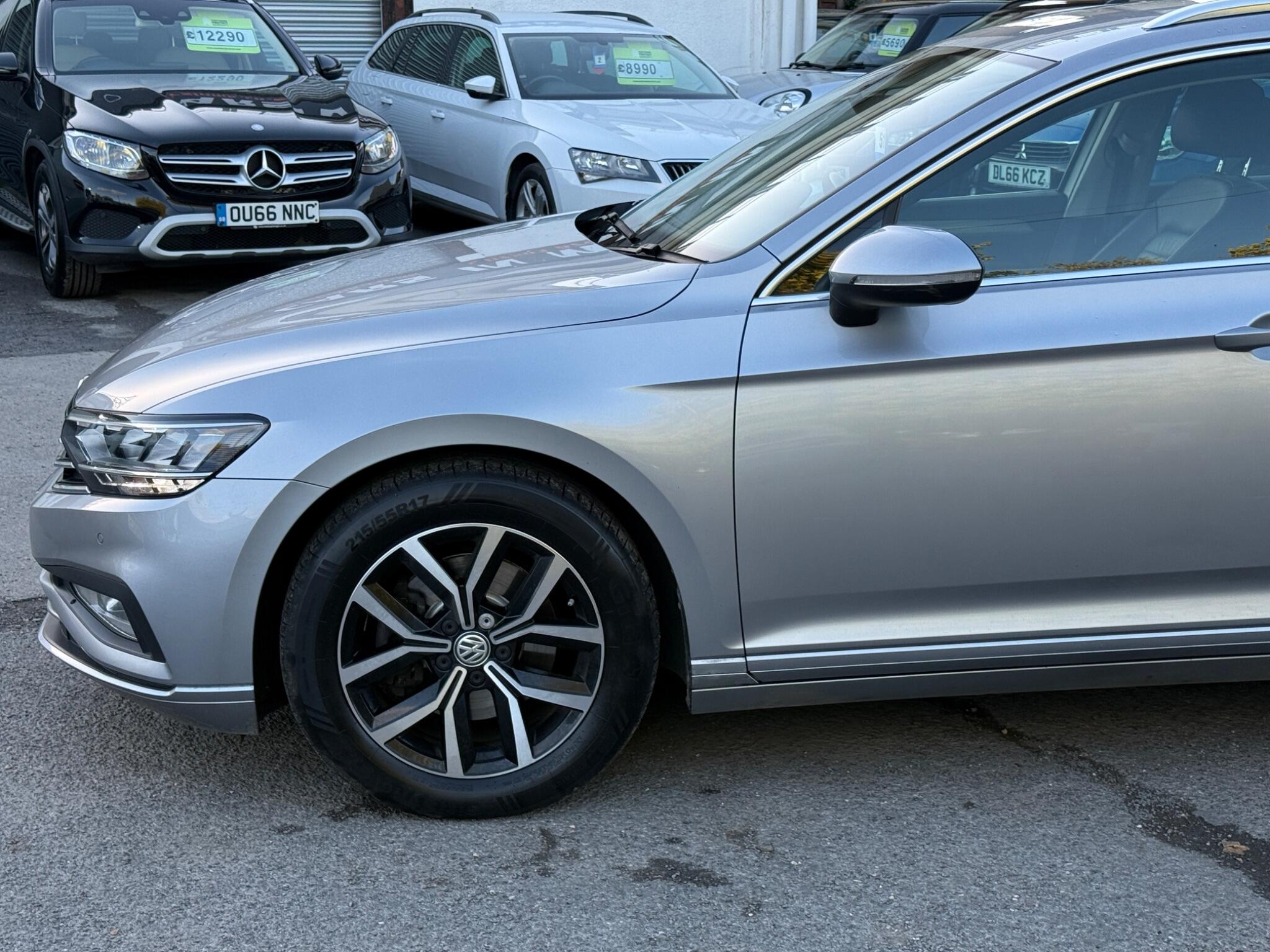 Volkswagen Passat - Image 11