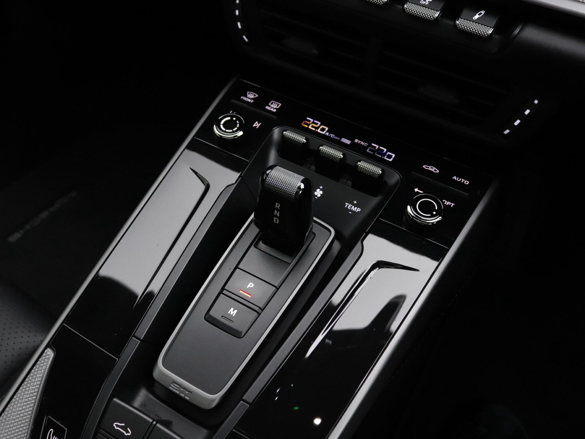 Porsche 911 view 12