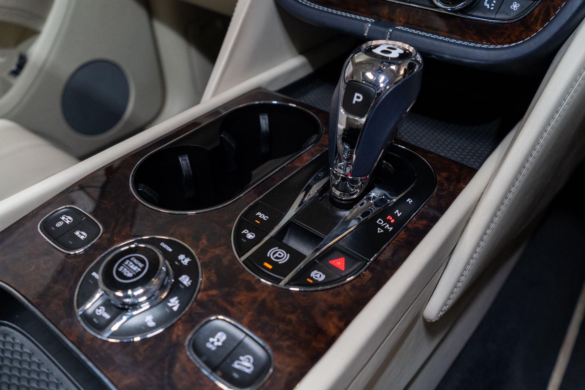 Bentley Bentayga view 28