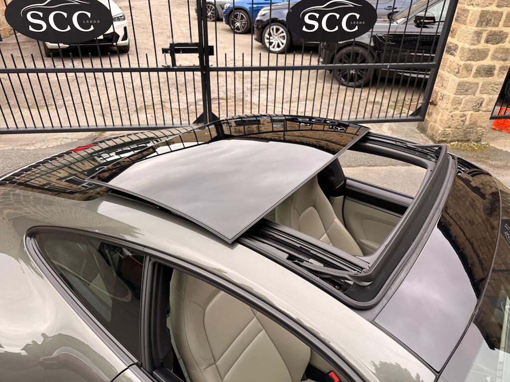 Porsche 911 view 30