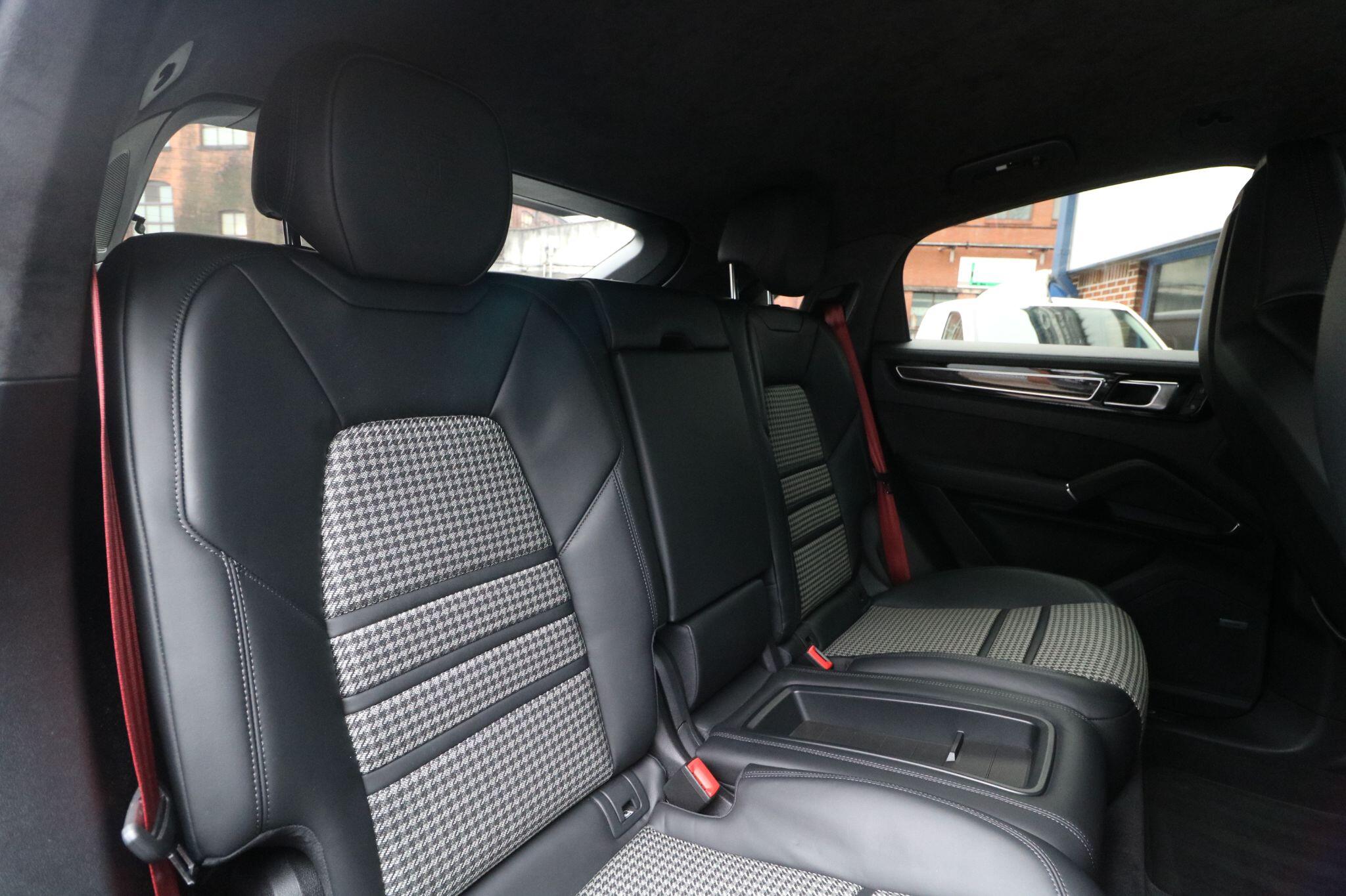 Porsche Cayenne view 13