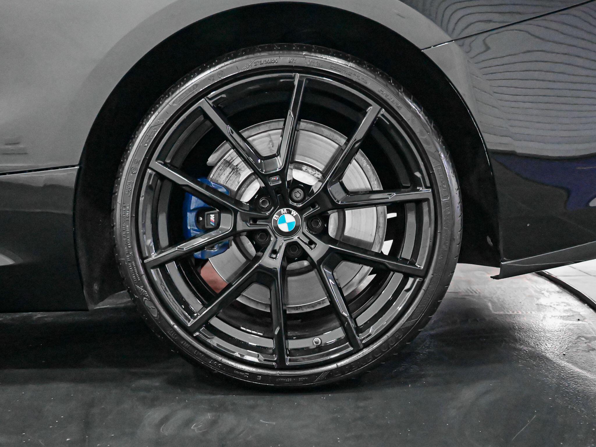 BMW 8 Series view 6