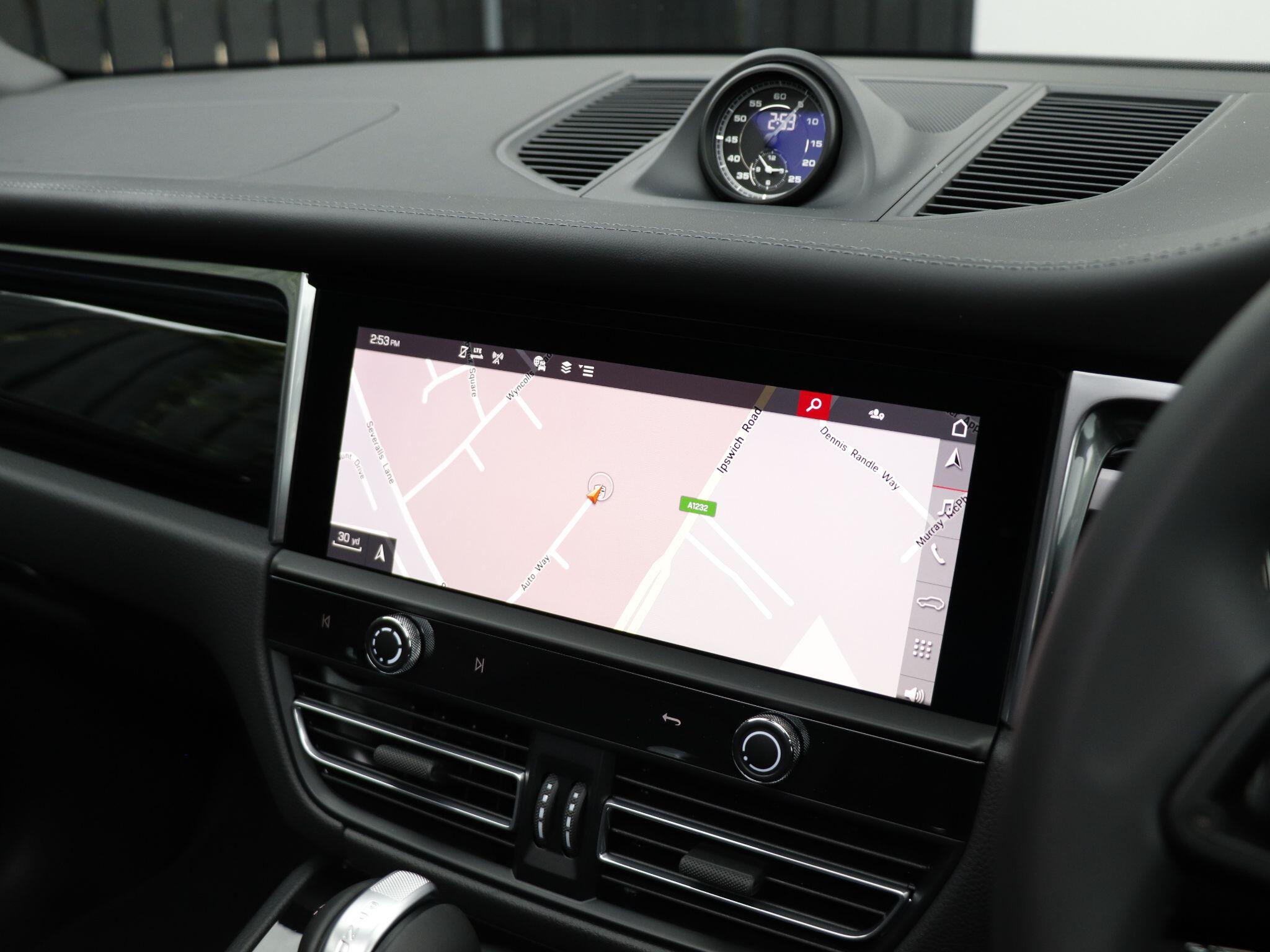 Porsche Macan view 55