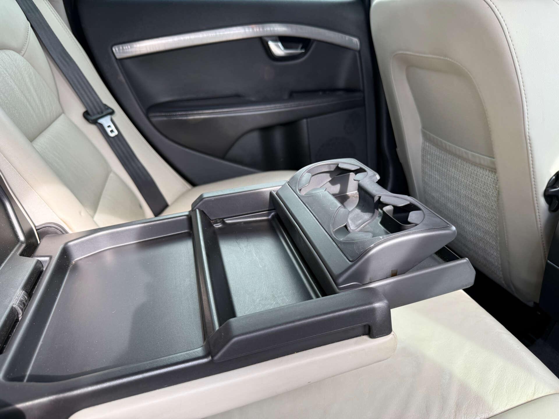 Volvo XC70 view 70