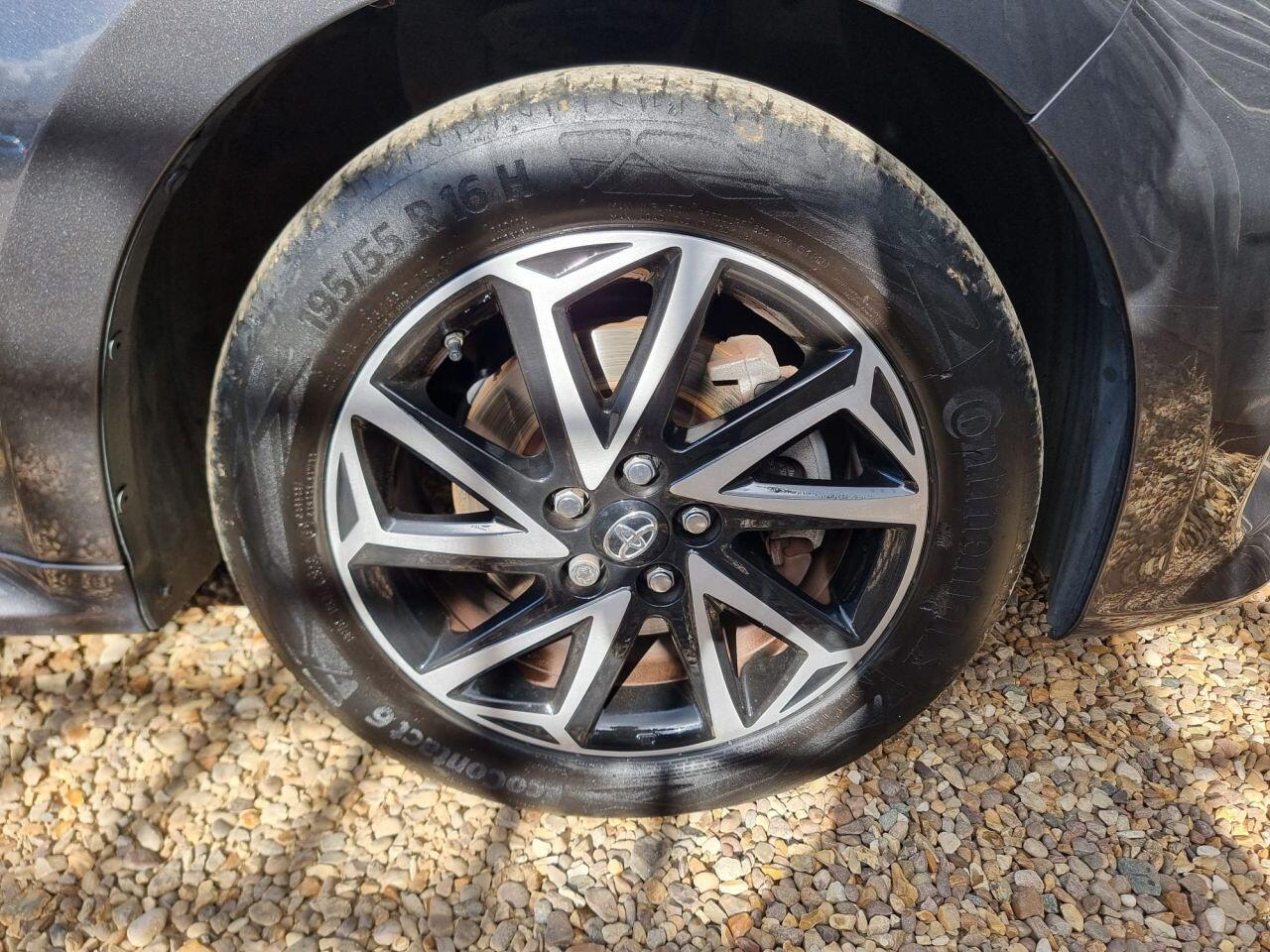 Toyota Yaris view 45