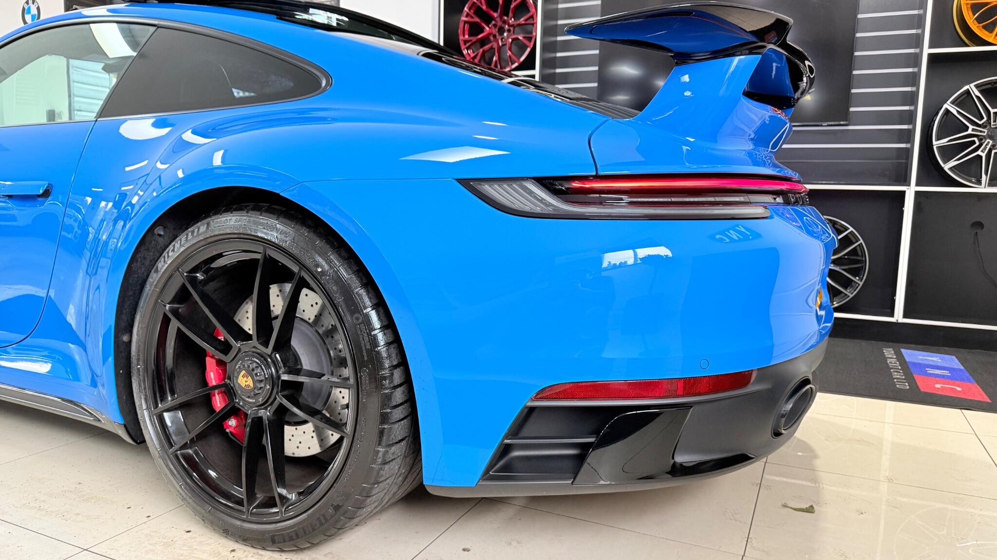 Porsche 911 view 19