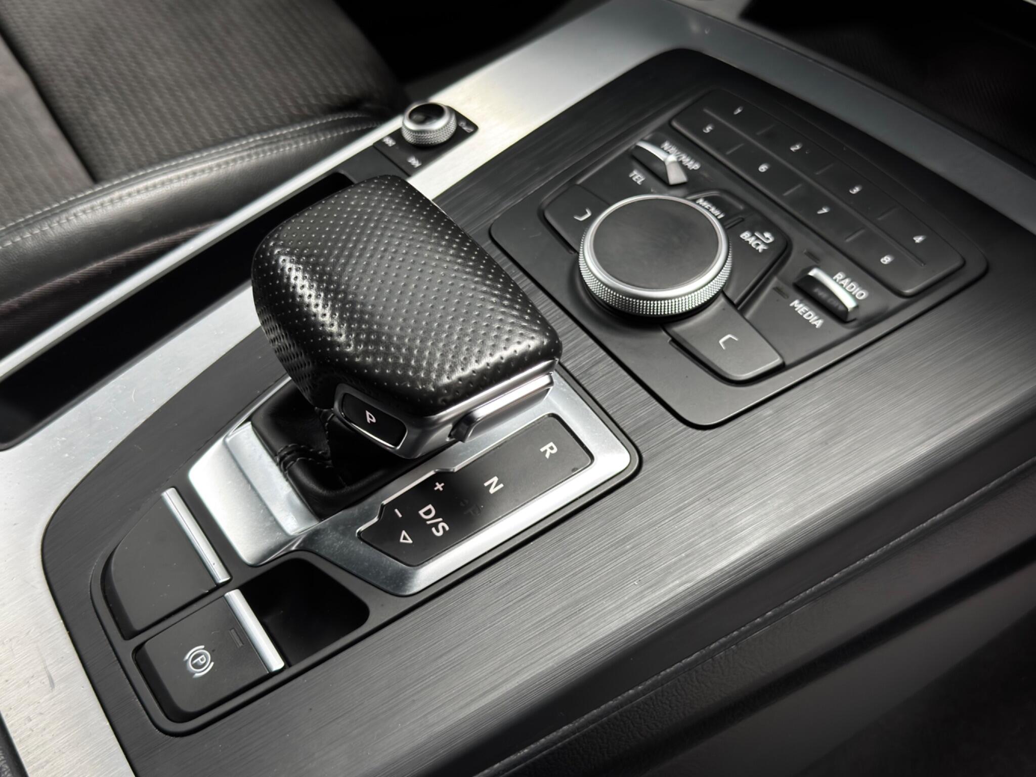 Audi Q5 view 8