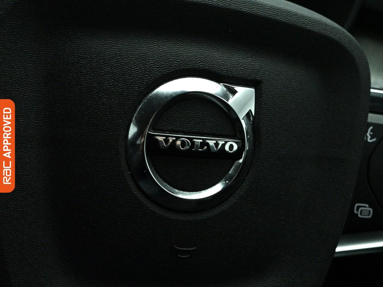 Volvo XC40 view 23