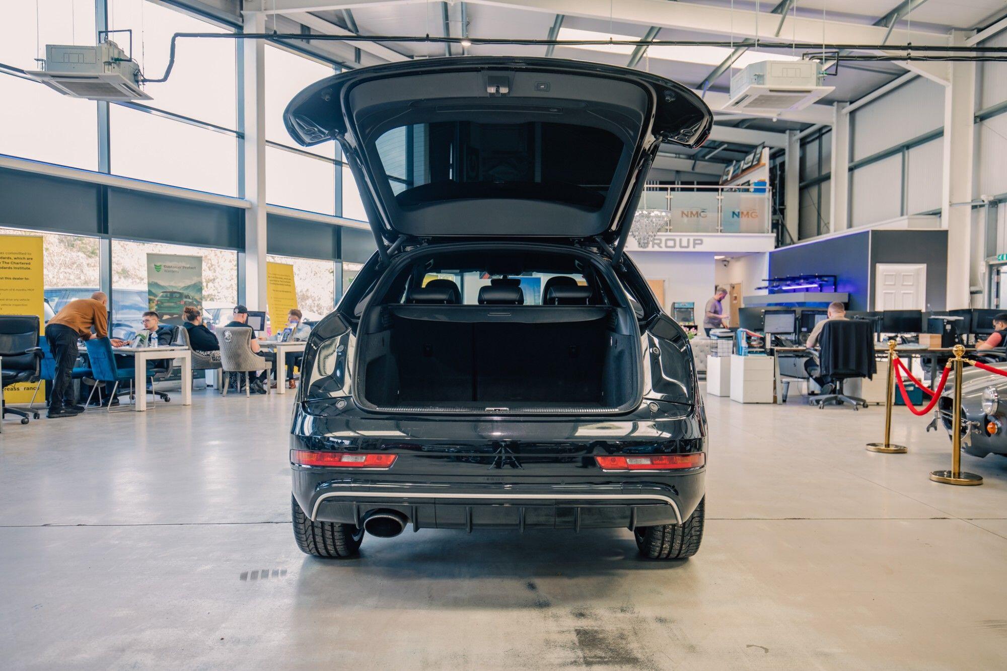 Audi RS Q3 view 30
