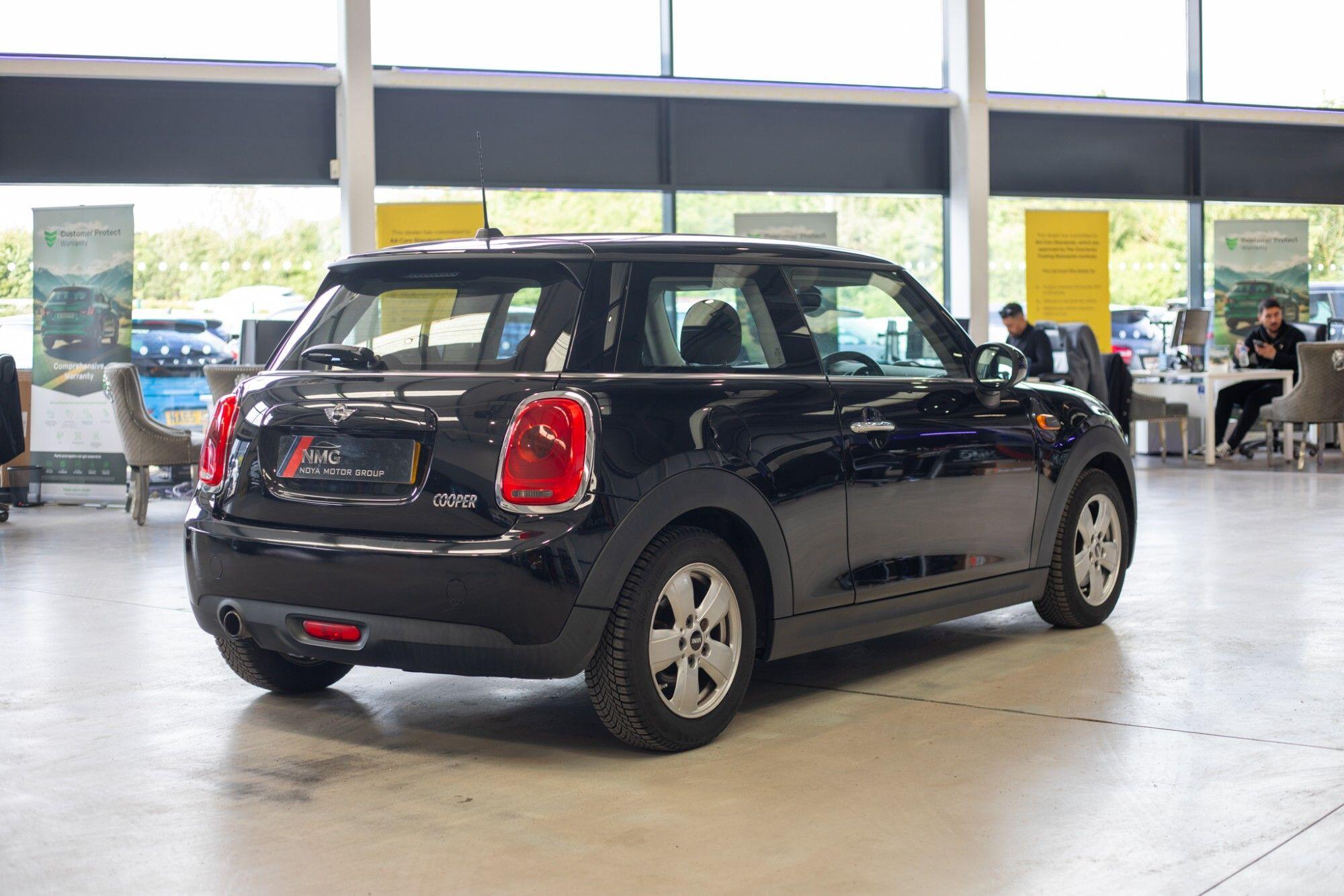 Mini Hatch view 27