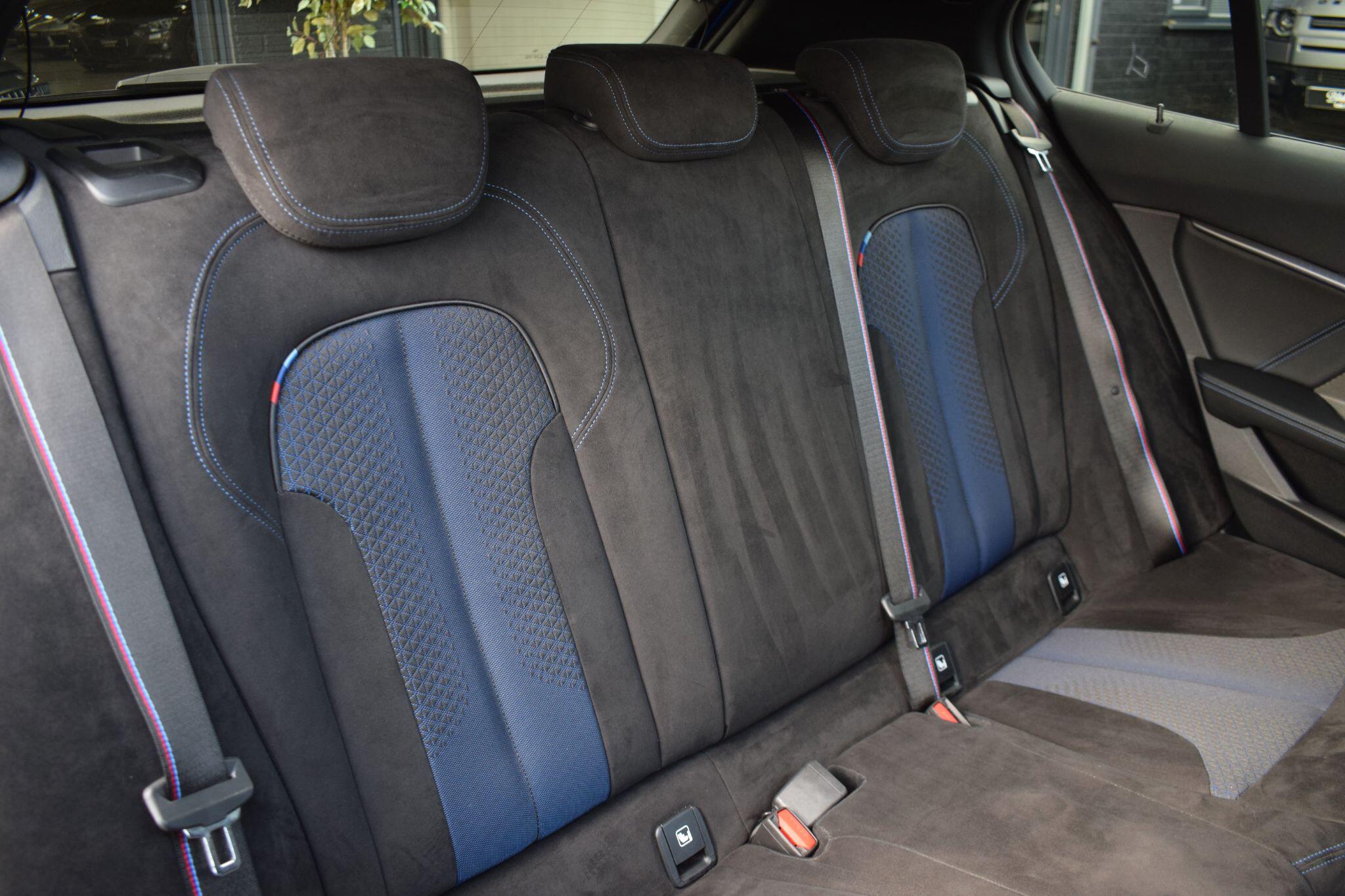 BMW 1 Series view 25