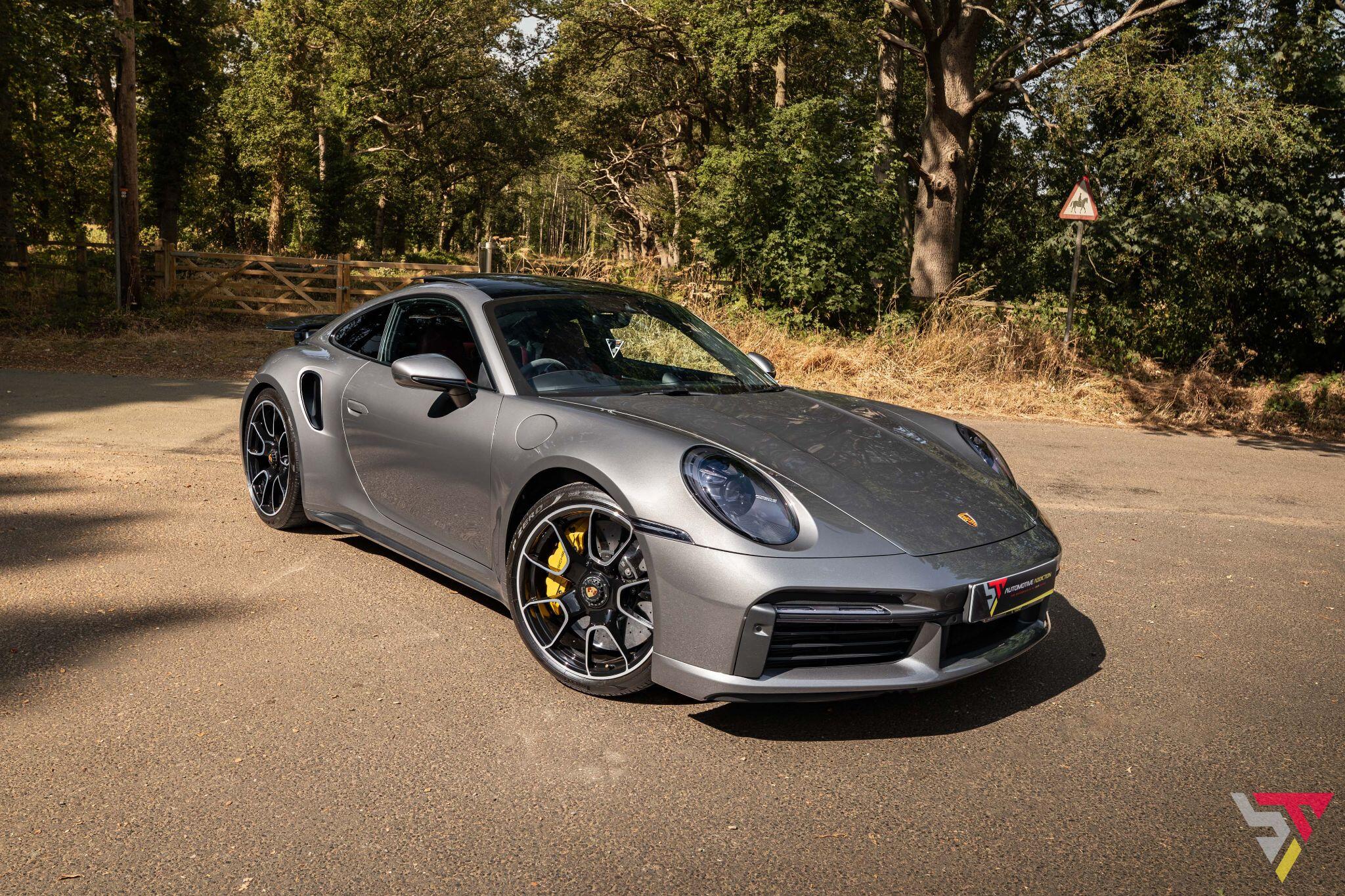 Porsche 911 view 6