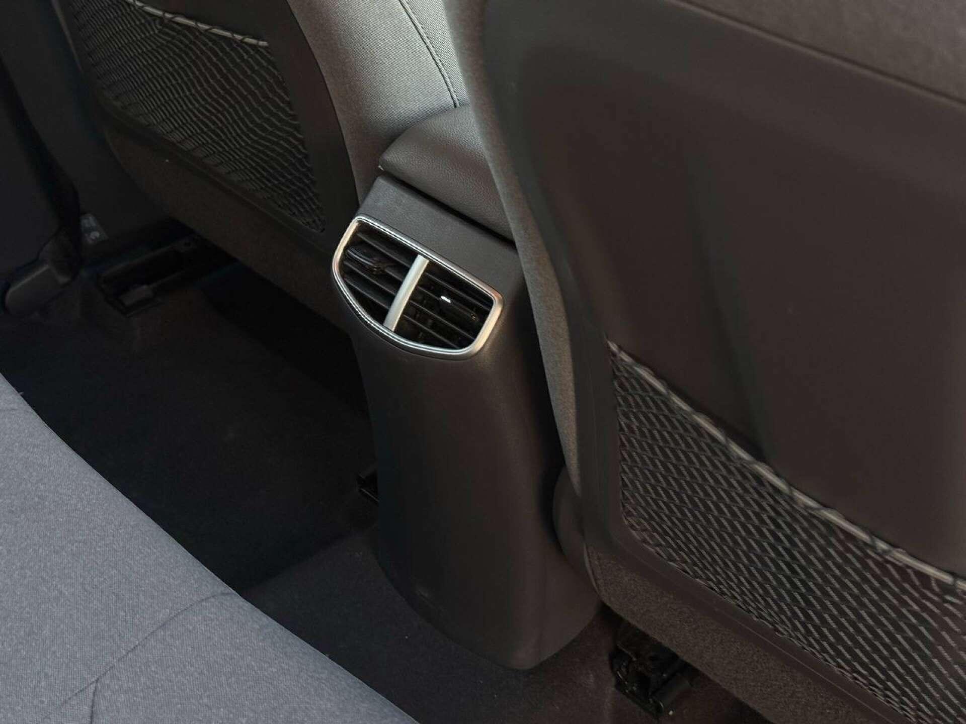 Hyundai Ioniq view 29