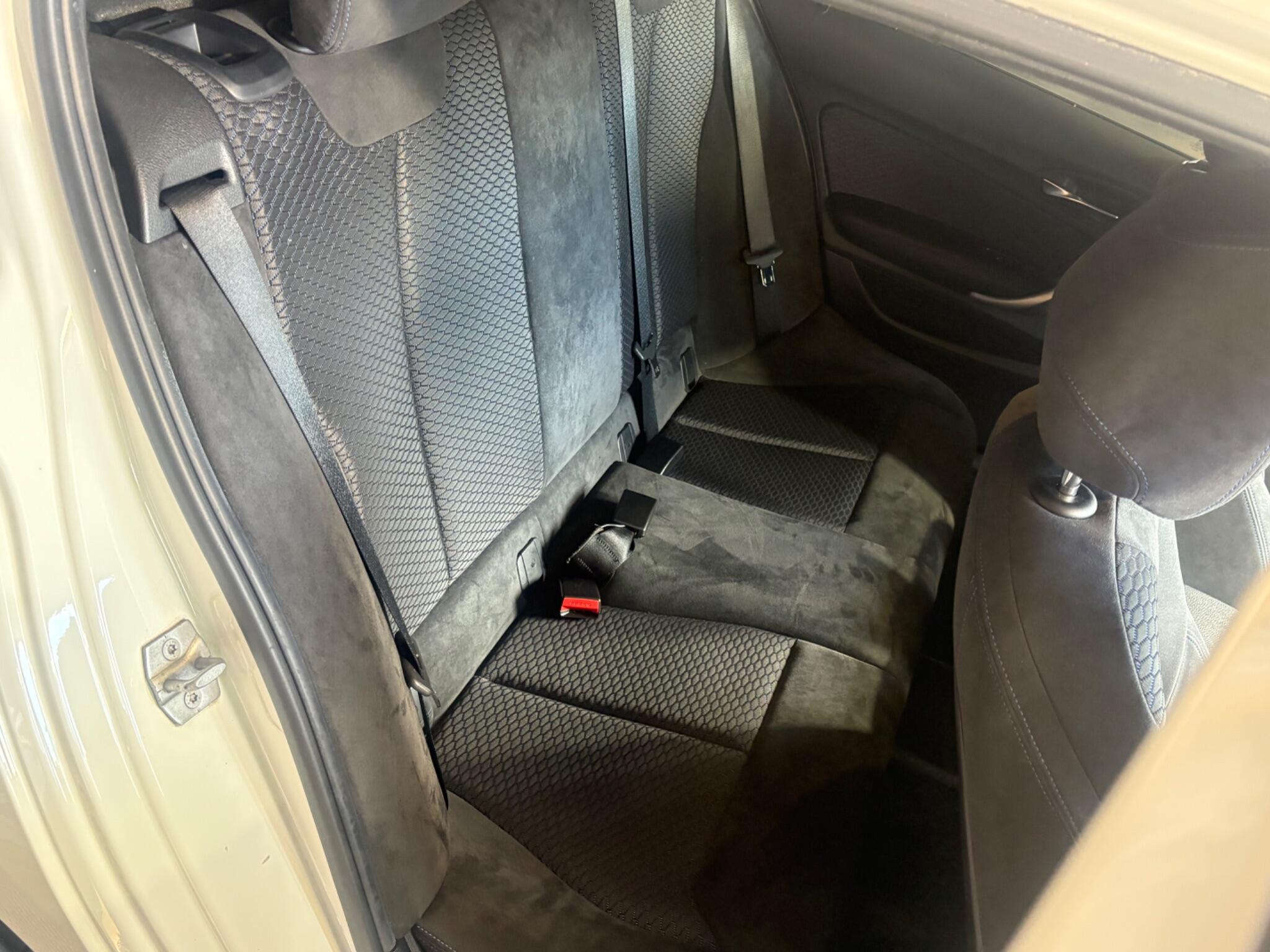 BMW 1 Series view 16