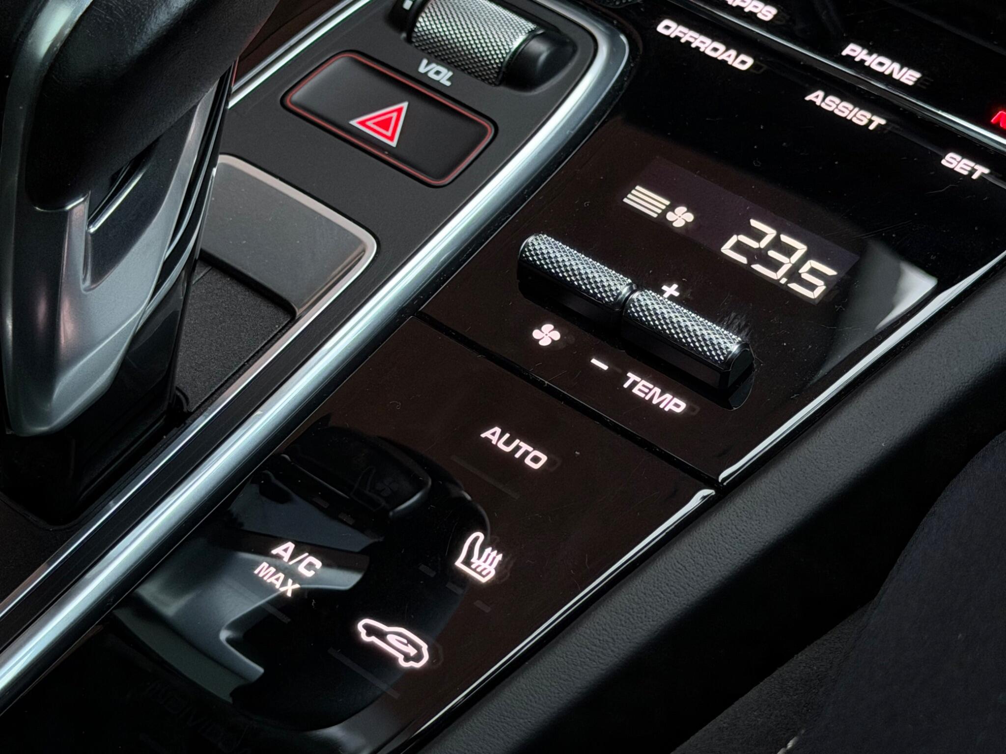 Porsche Cayenne view 38