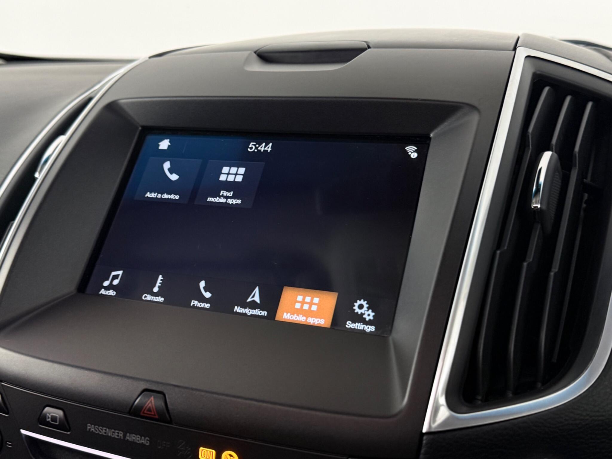 Ford Edge view 25