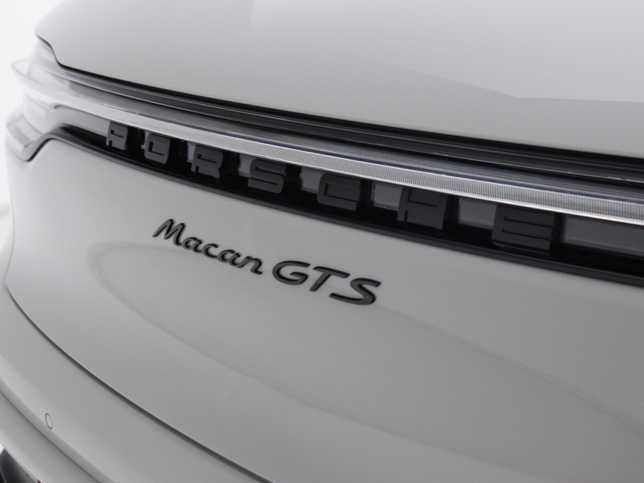 Porsche Macan view 23