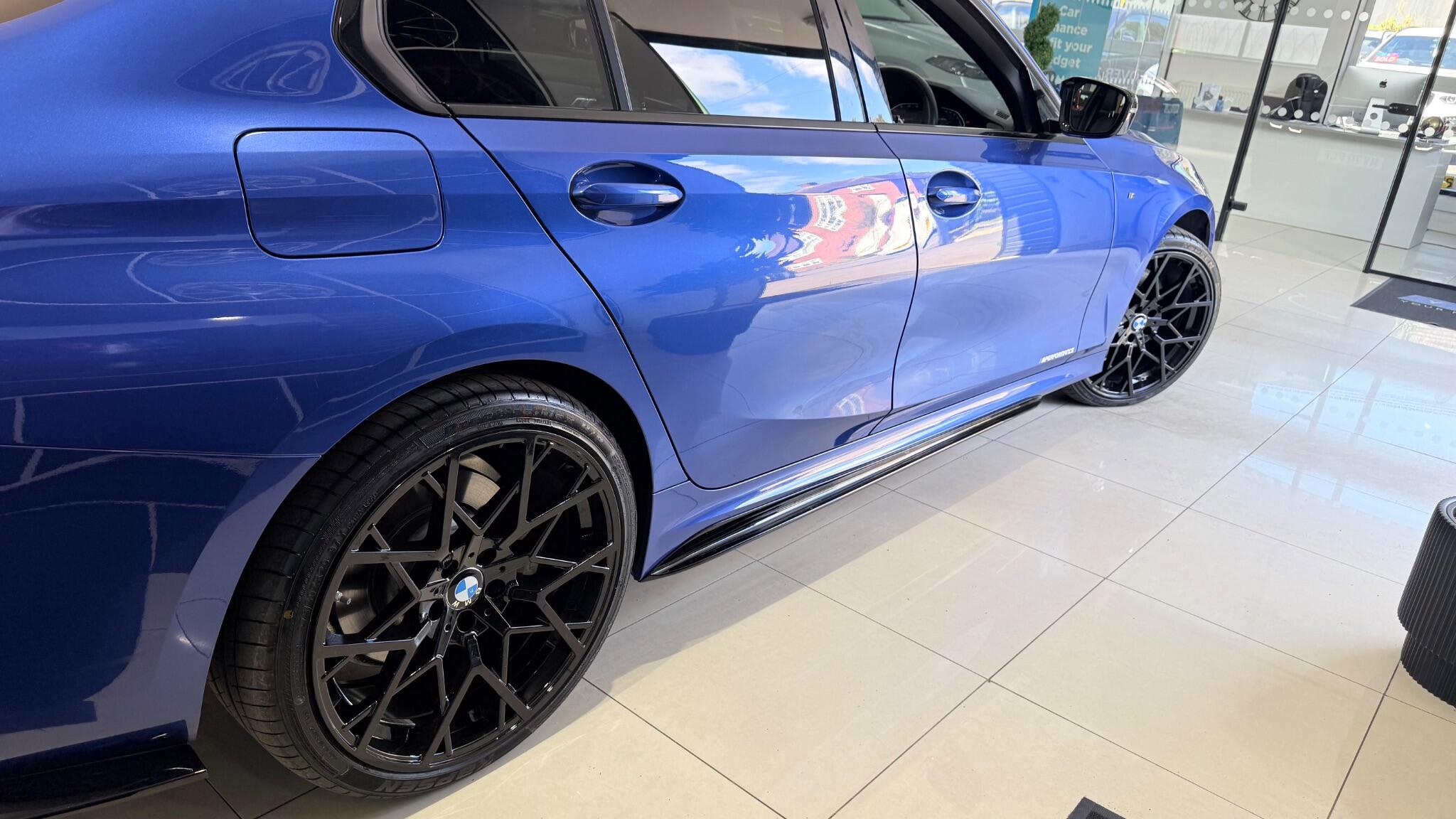 BMW 3 Series view 25