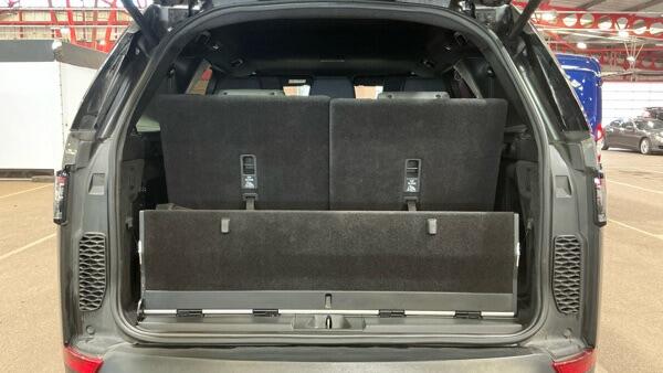 Land Rover Discovery view 11