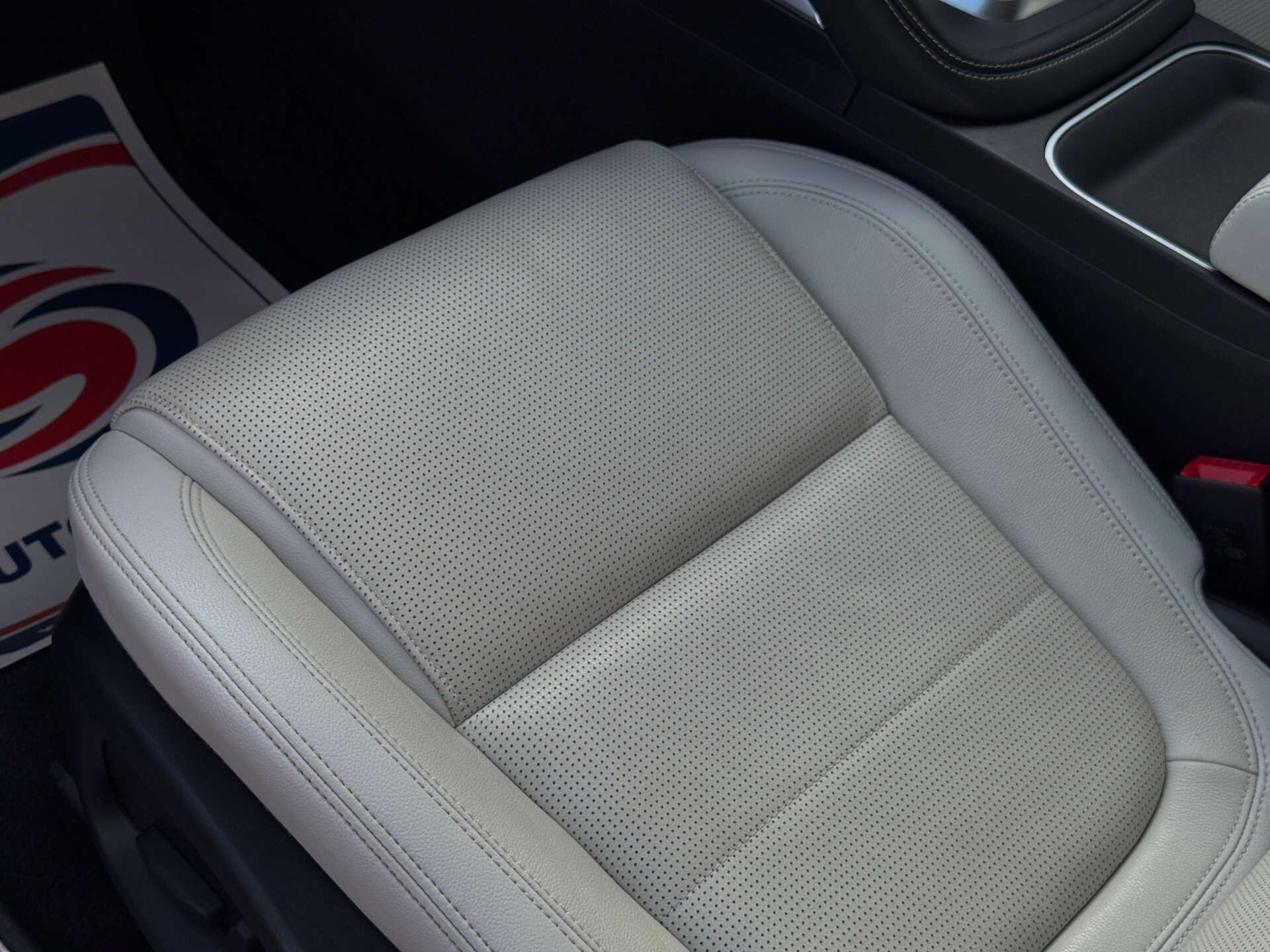 Jaguar E-Pace view 50