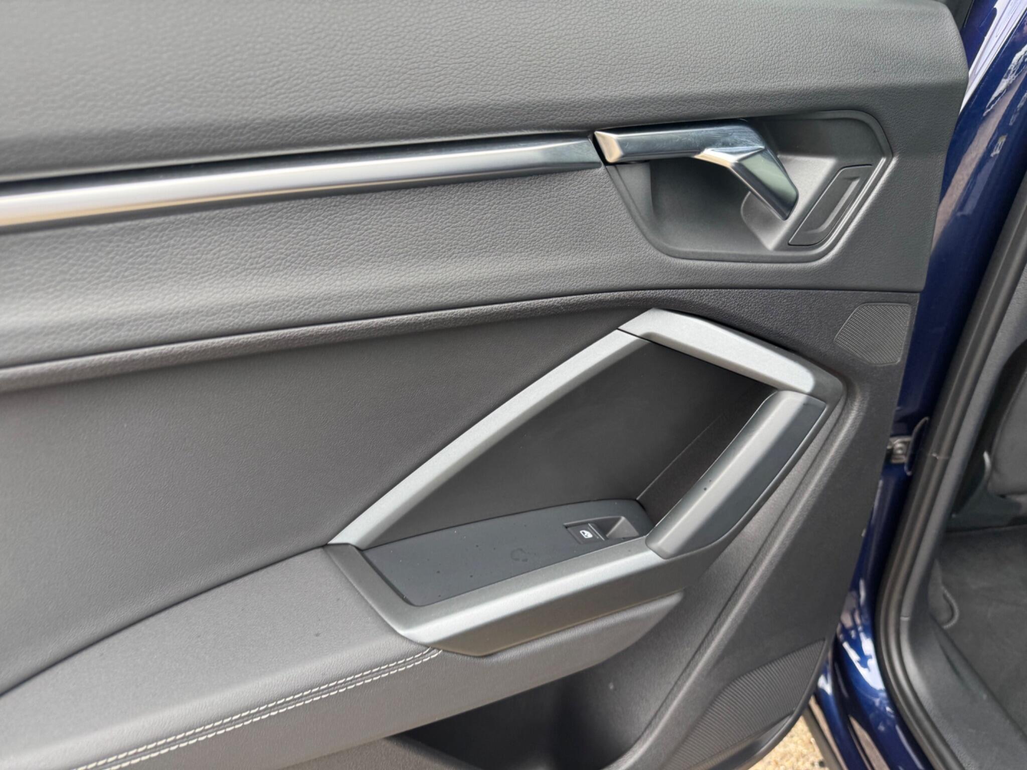 Audi Q3 view 35