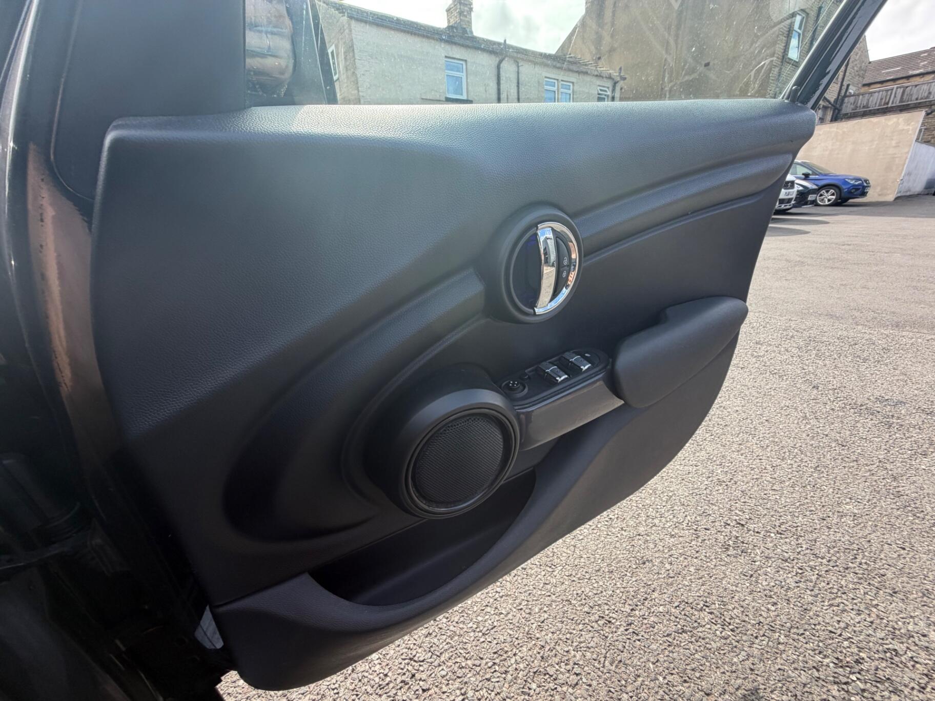 Mini Hatch view 20