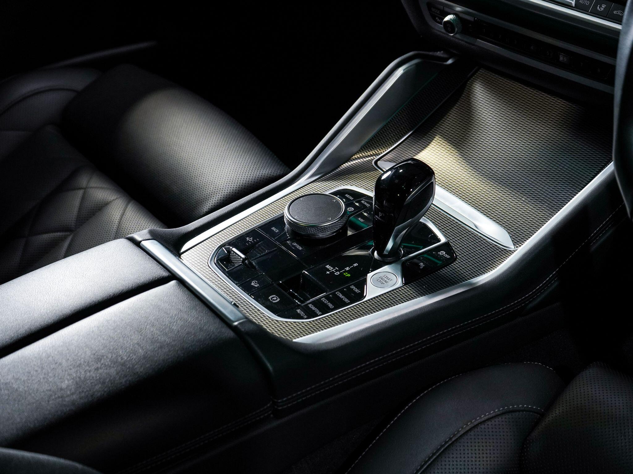 BMW X6 view 11
