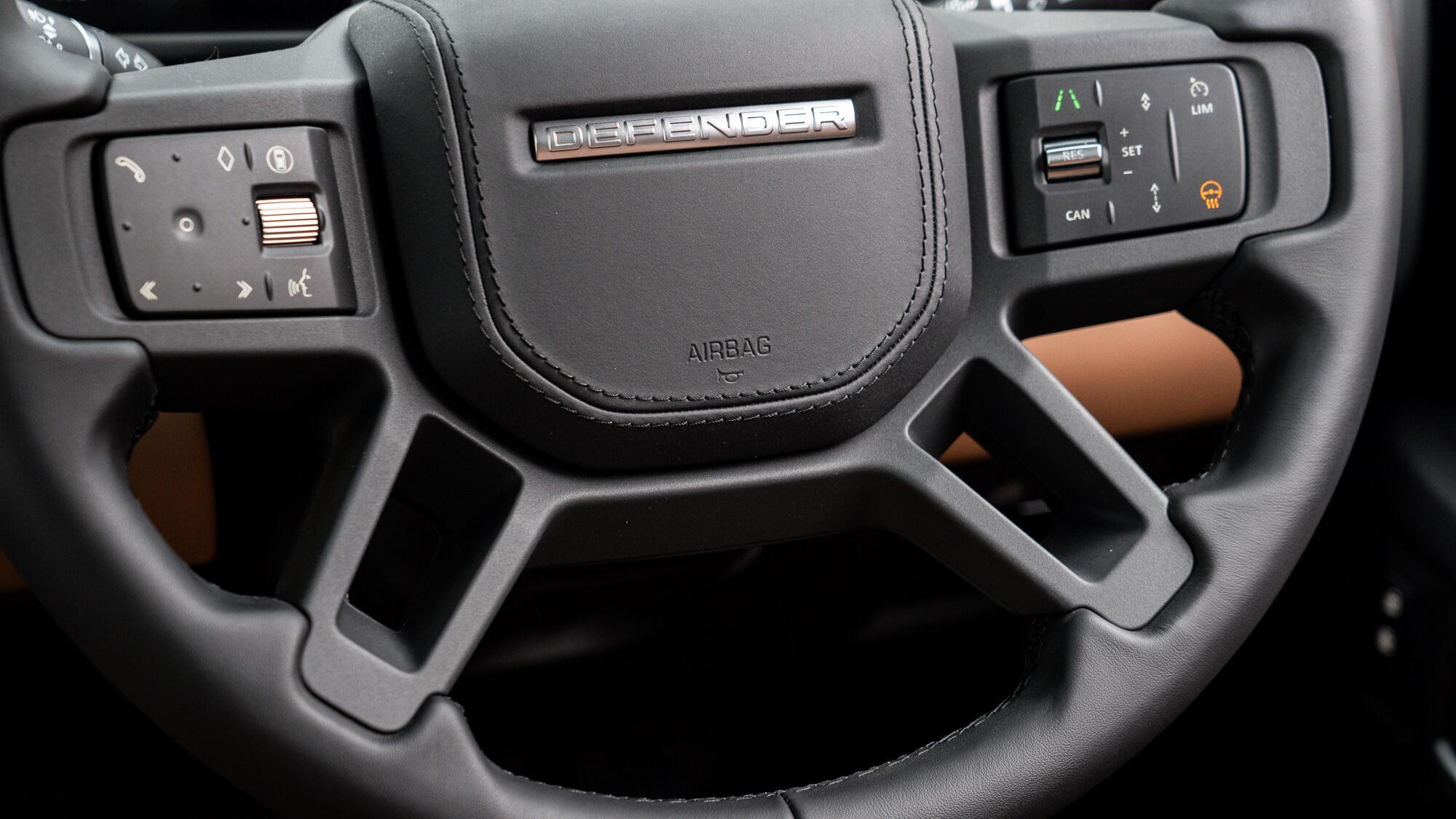 Land Rover Defender view 35