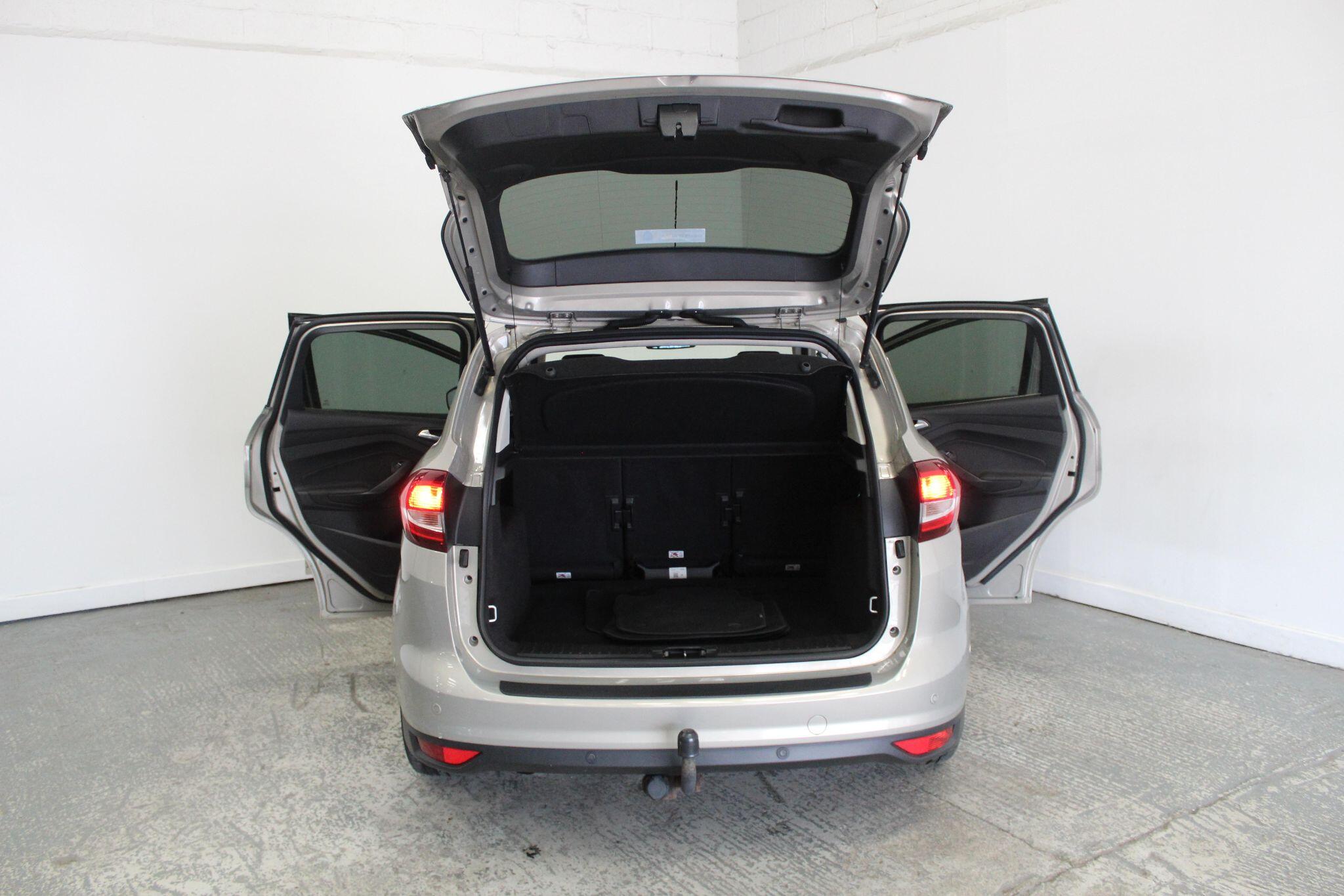 Ford C-Max view 22