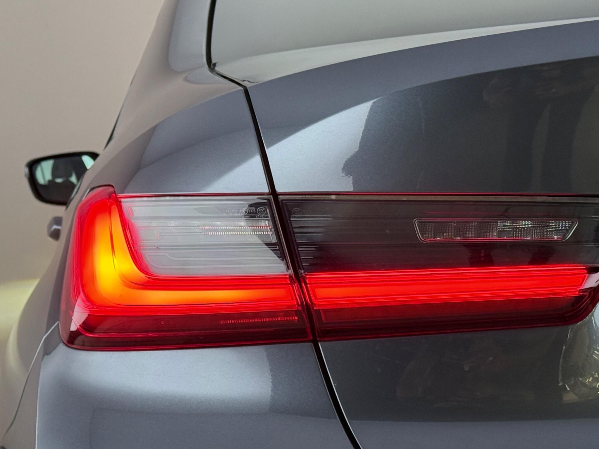 BMW 3 Series view 11