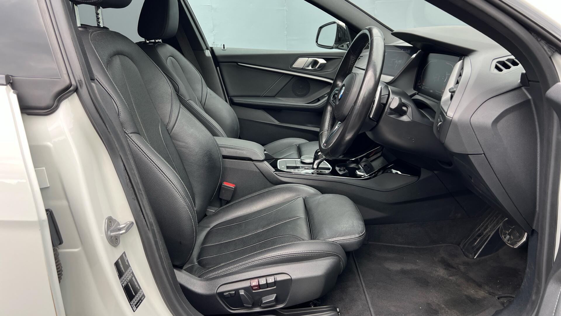 BMW 2 Series view 11