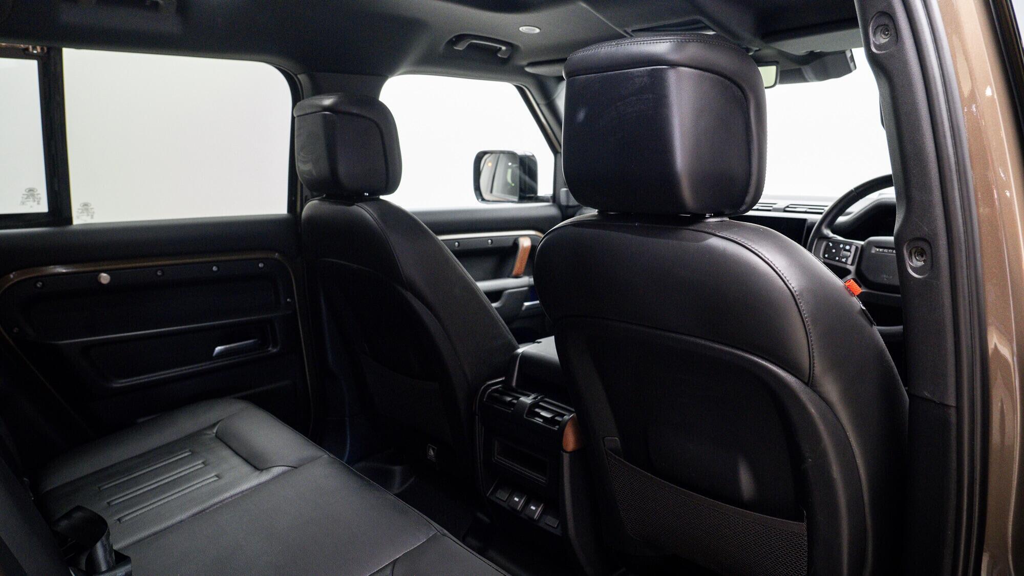 Land Rover Defender view 31