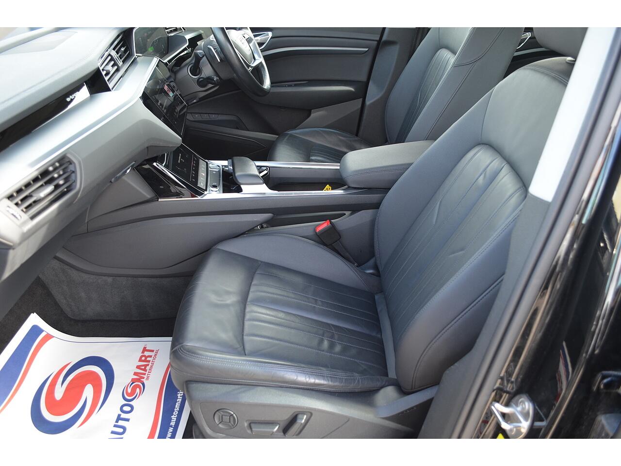 Audi E-Tron view 21
