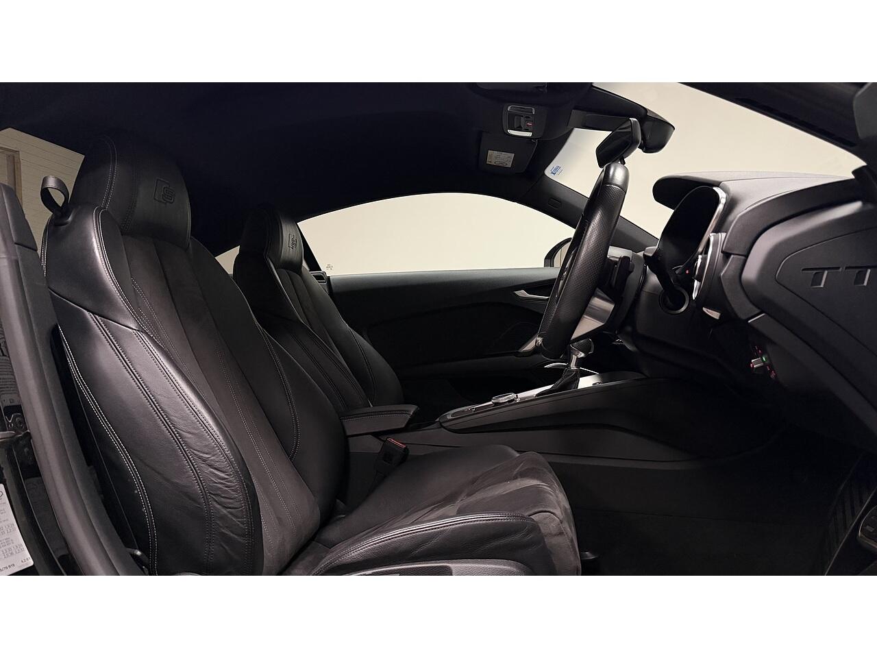 Audi TT view 14