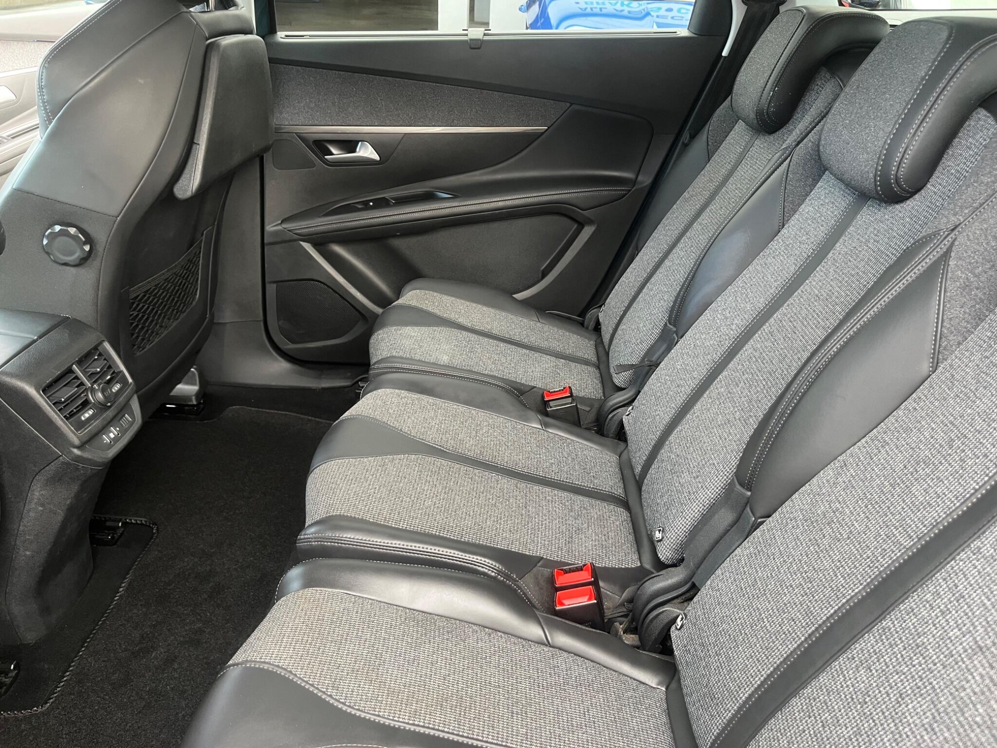 Peugeot 5008 view 15
