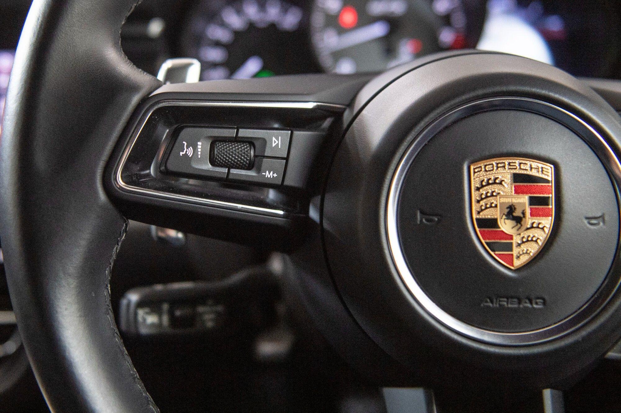 Porsche Macan view 14