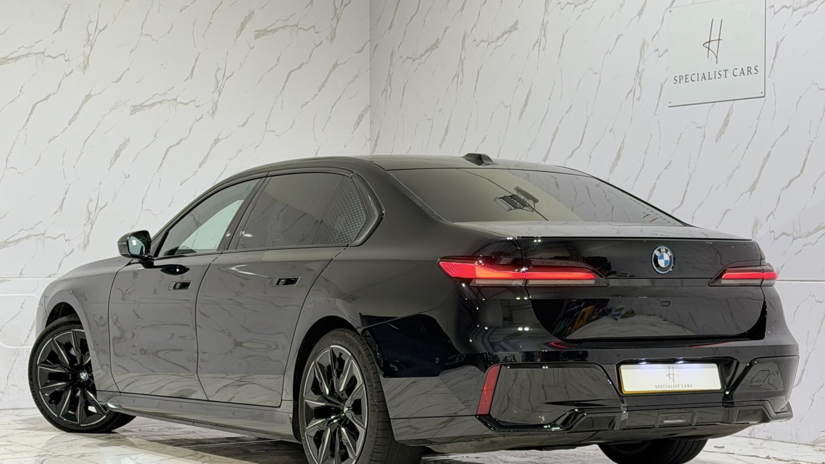 BMW i7 view 6