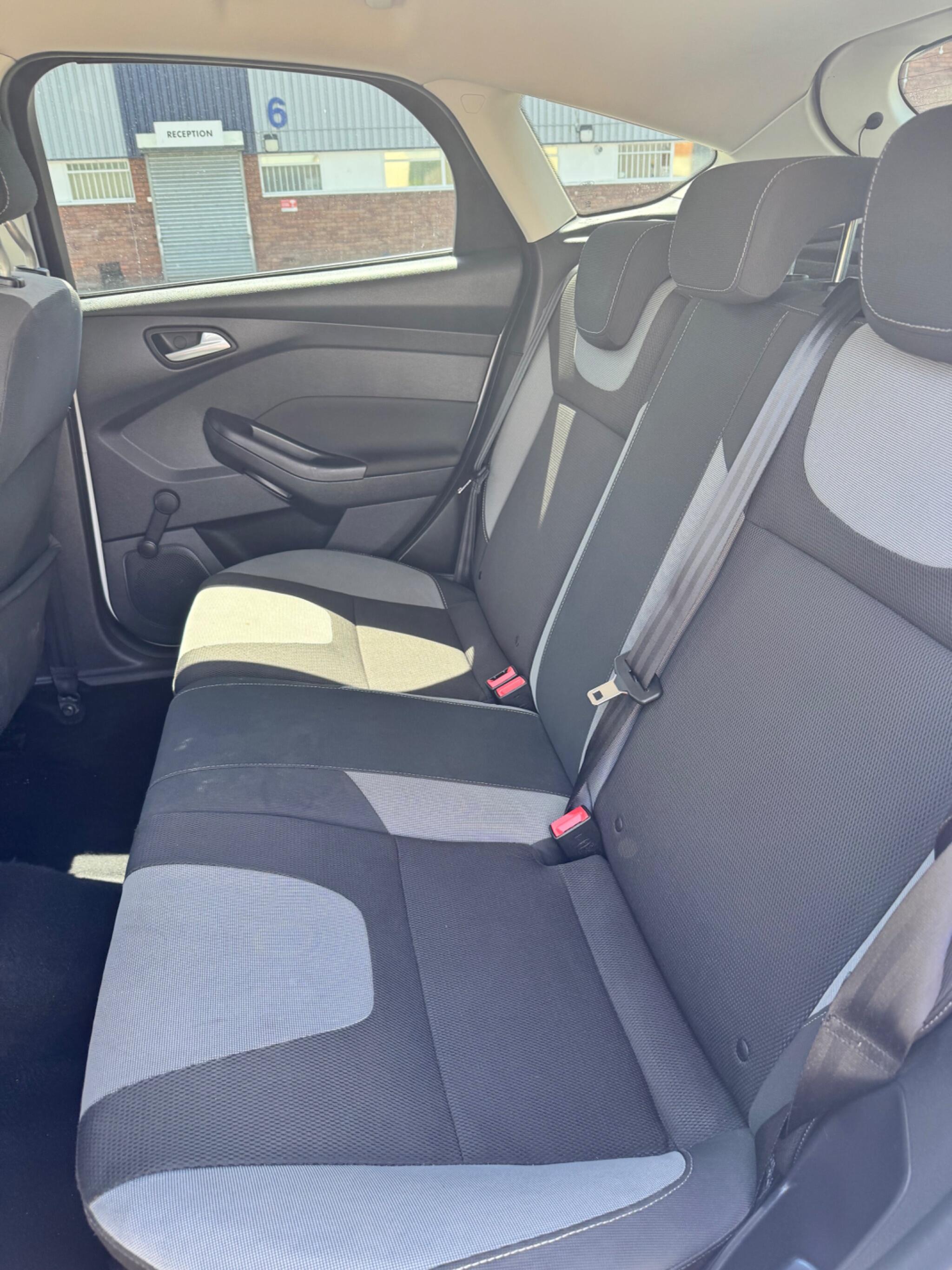 Ford Focus view 25