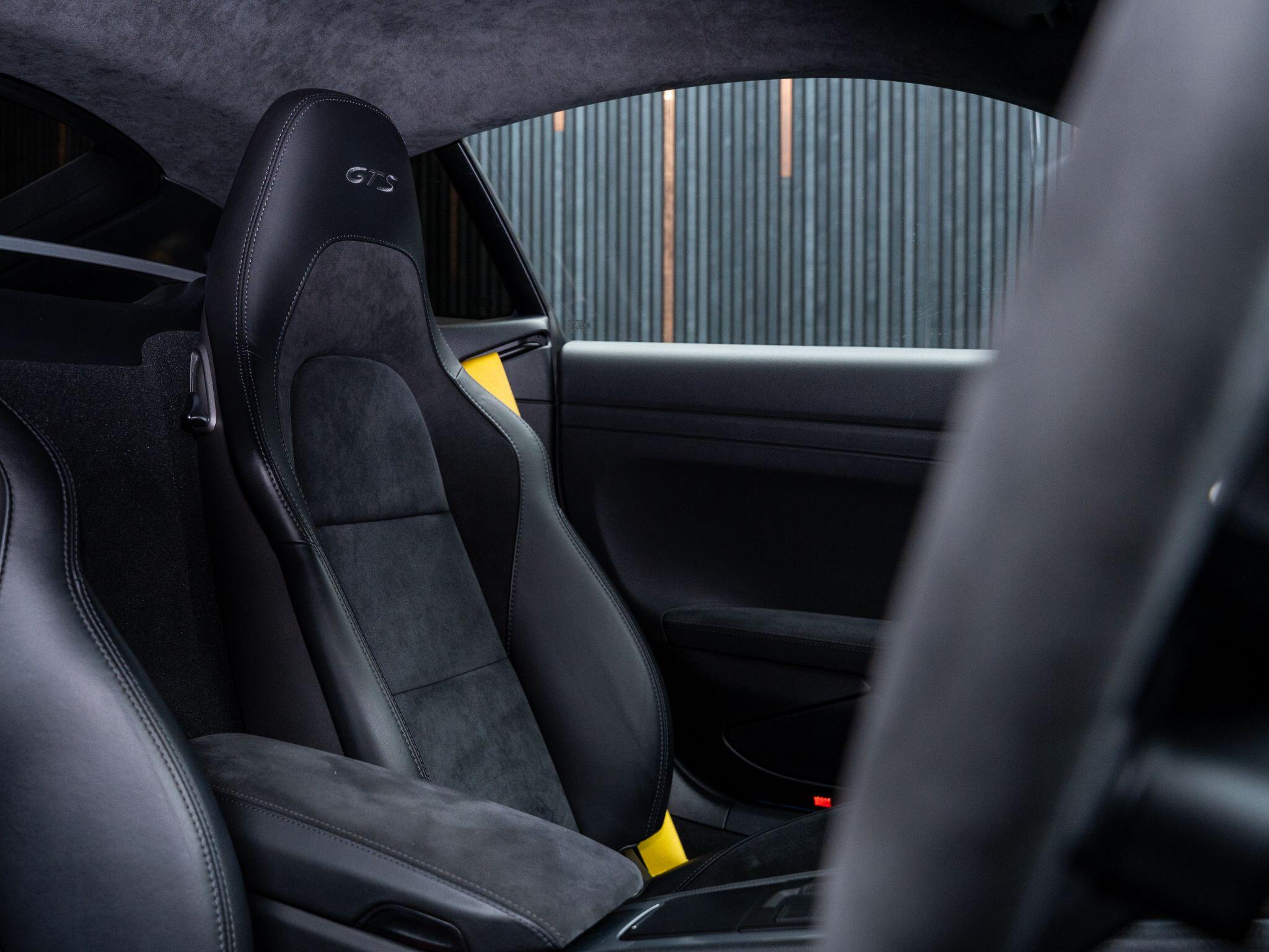 Porsche Cayman view 14