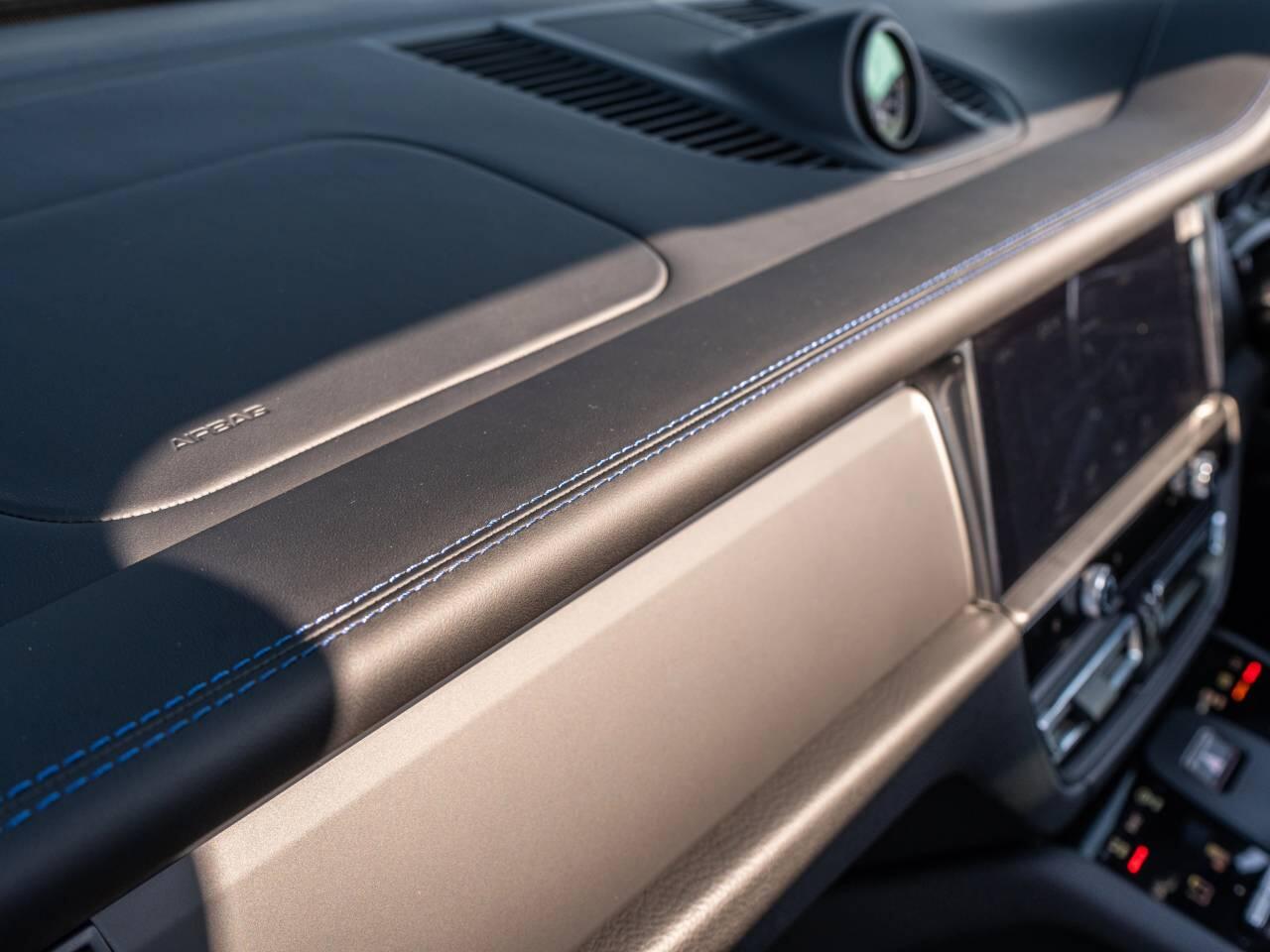 Porsche Macan view 32