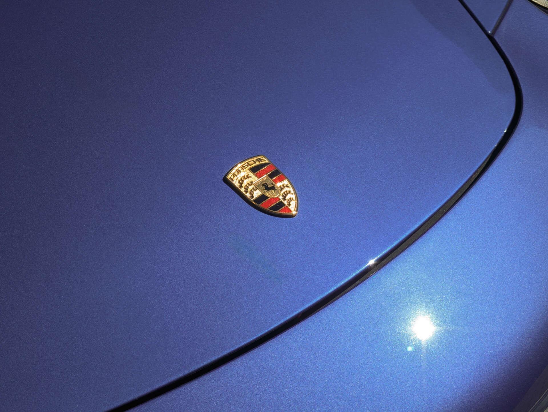 Porsche 911 view 11