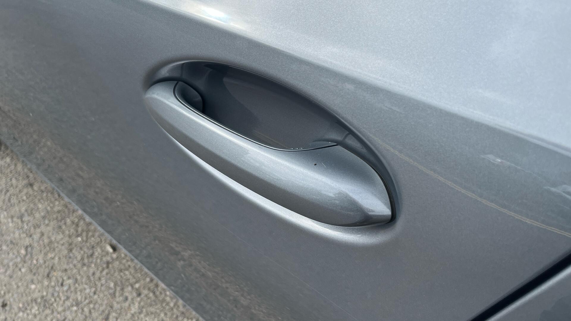 BMW 3 Series view 35
