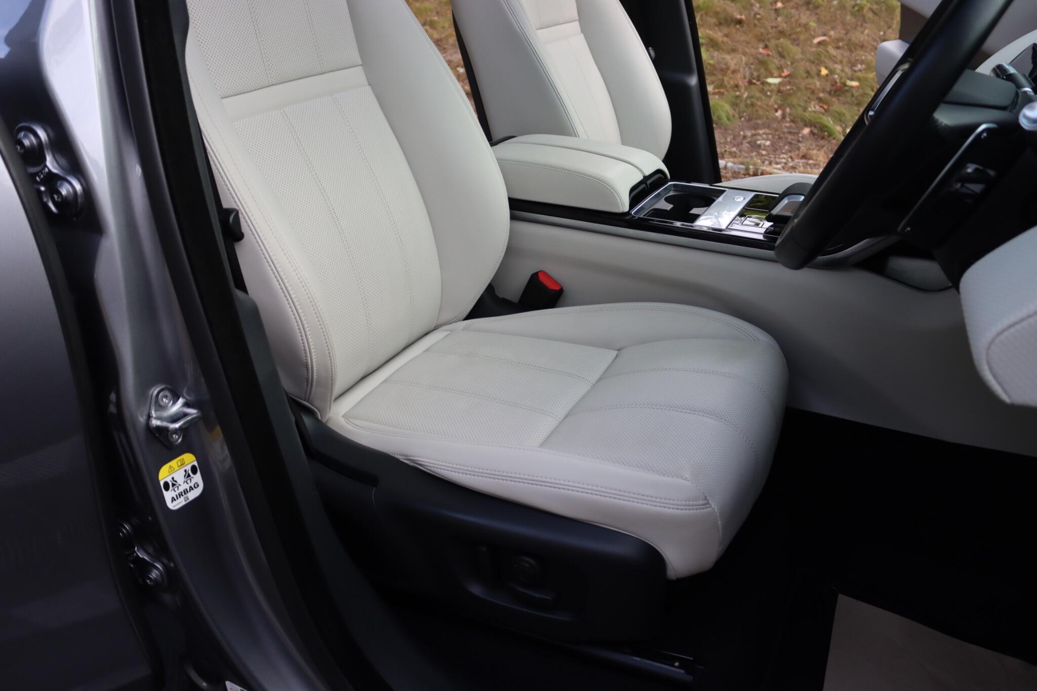 Land Rover Range Rover Velar view 44