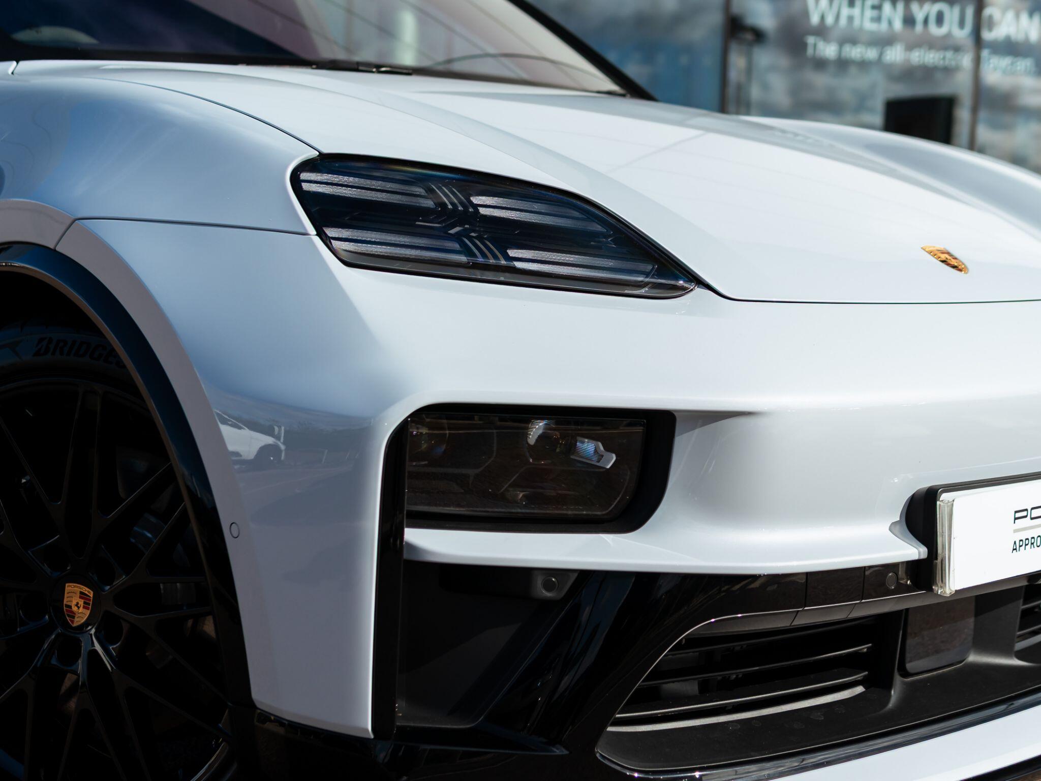 Porsche Macan view 45